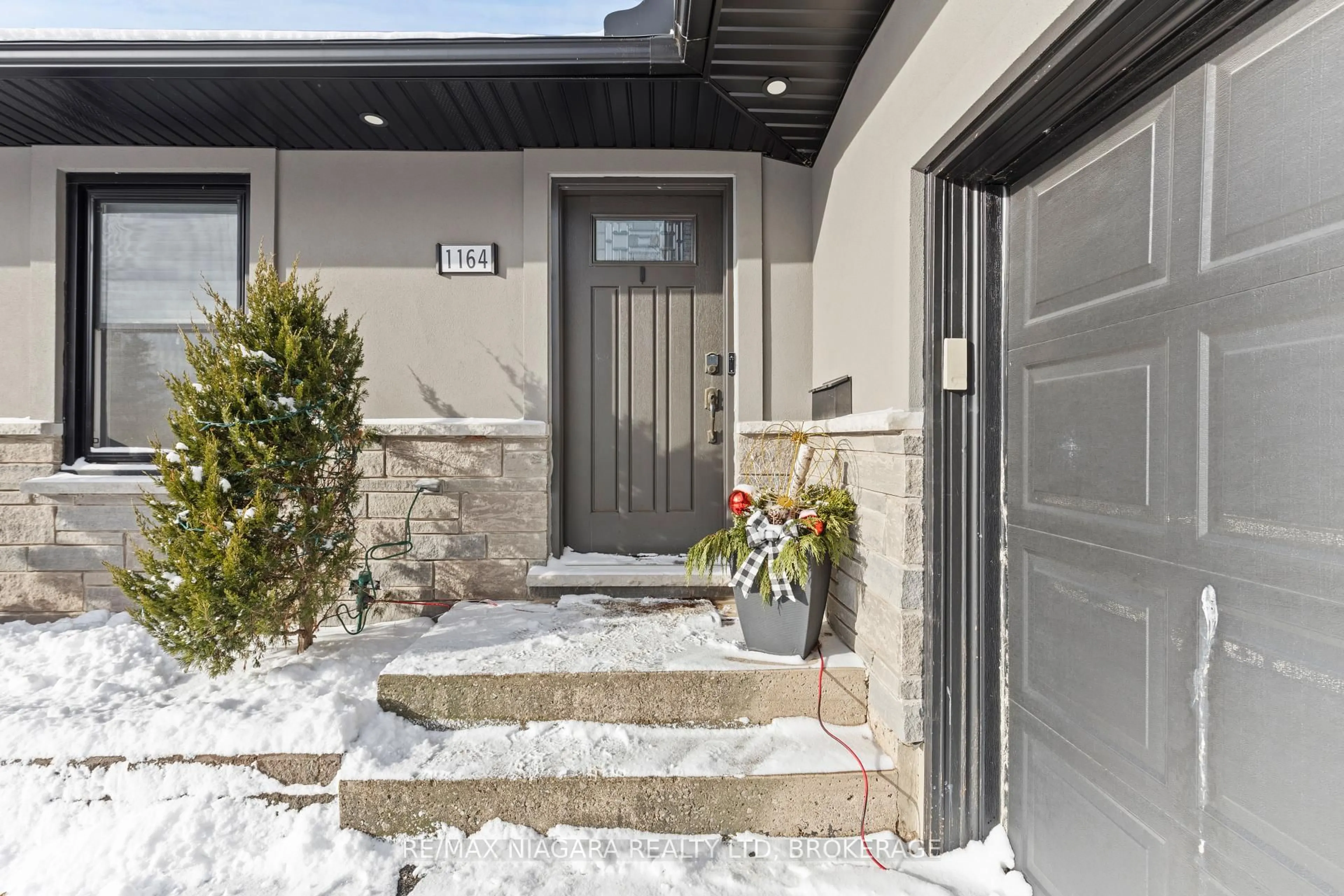 Indoor entryway for 1164 Haist Rd, Pelham Ontario L3B 5N5
