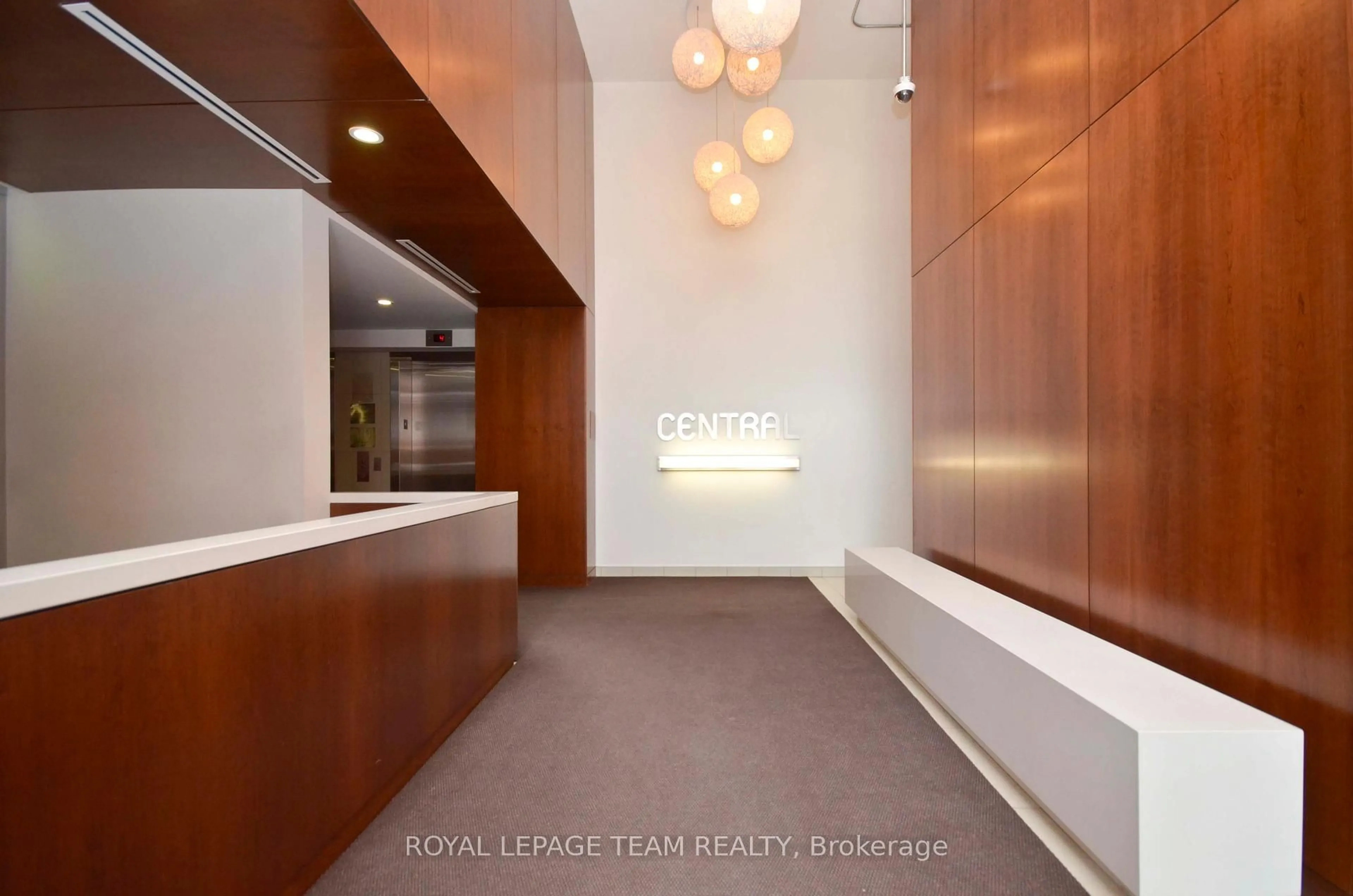 Indoor foyer for 354 Gladstone Ave #318, Ottawa Ontario K2P 0R4