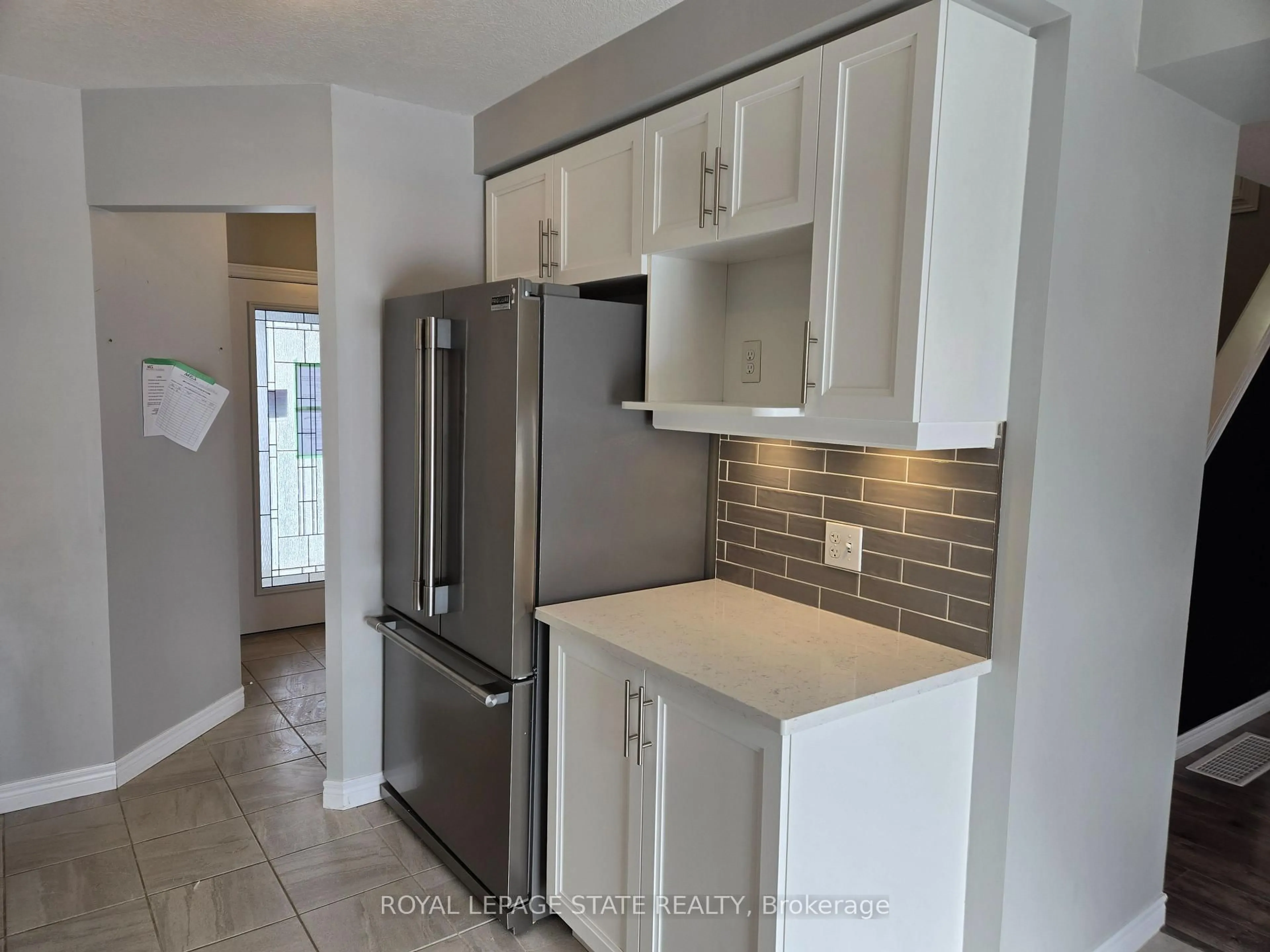 Standard kitchen, ceramic/tile floor for 3 Crawford Pl, Brant Ontario N3L 0A6