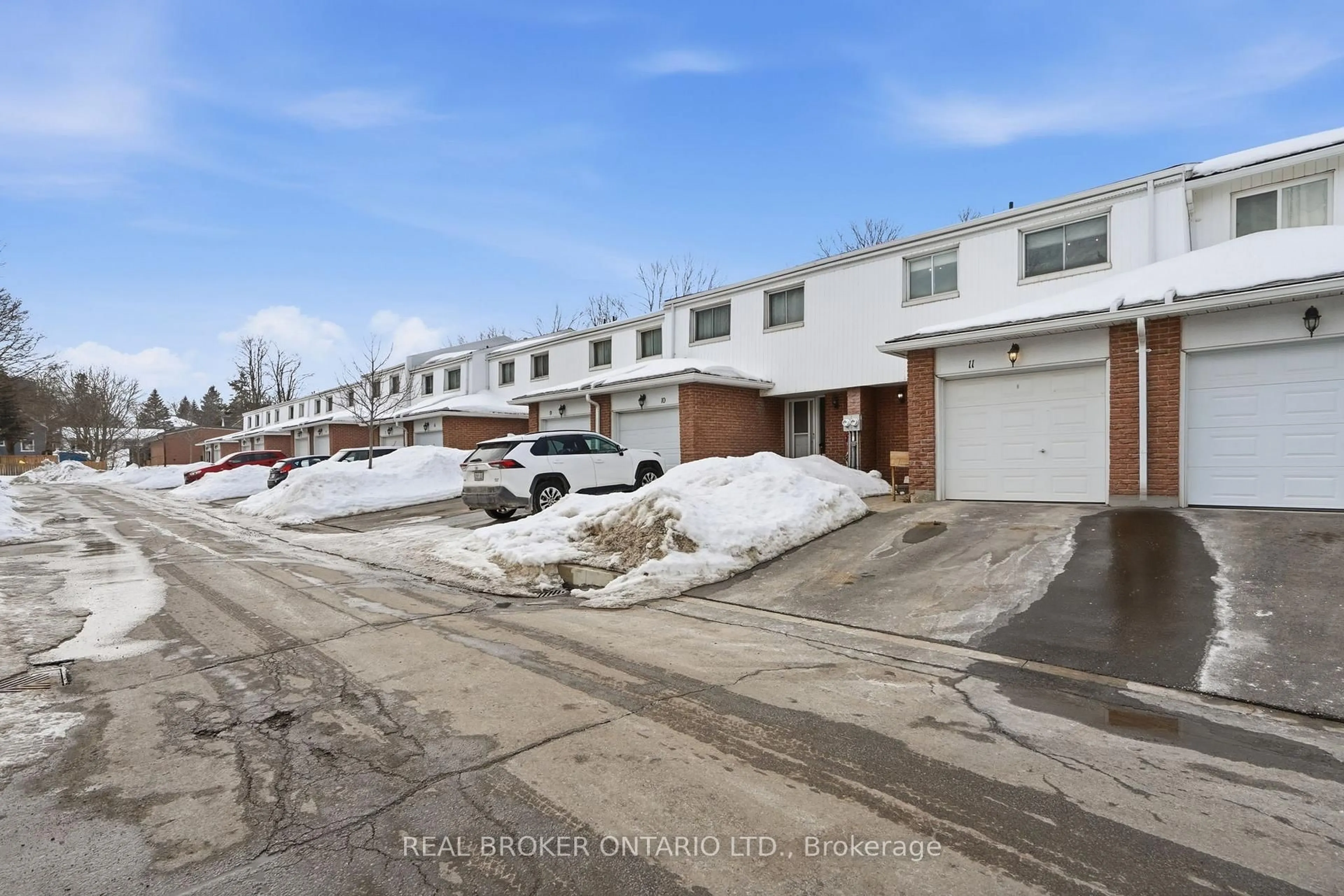 A pic from outside/outdoor area/front of a property/back of a property/a pic from drone, street for 325 William St #11, Shelburne Ontario L9V 2X5