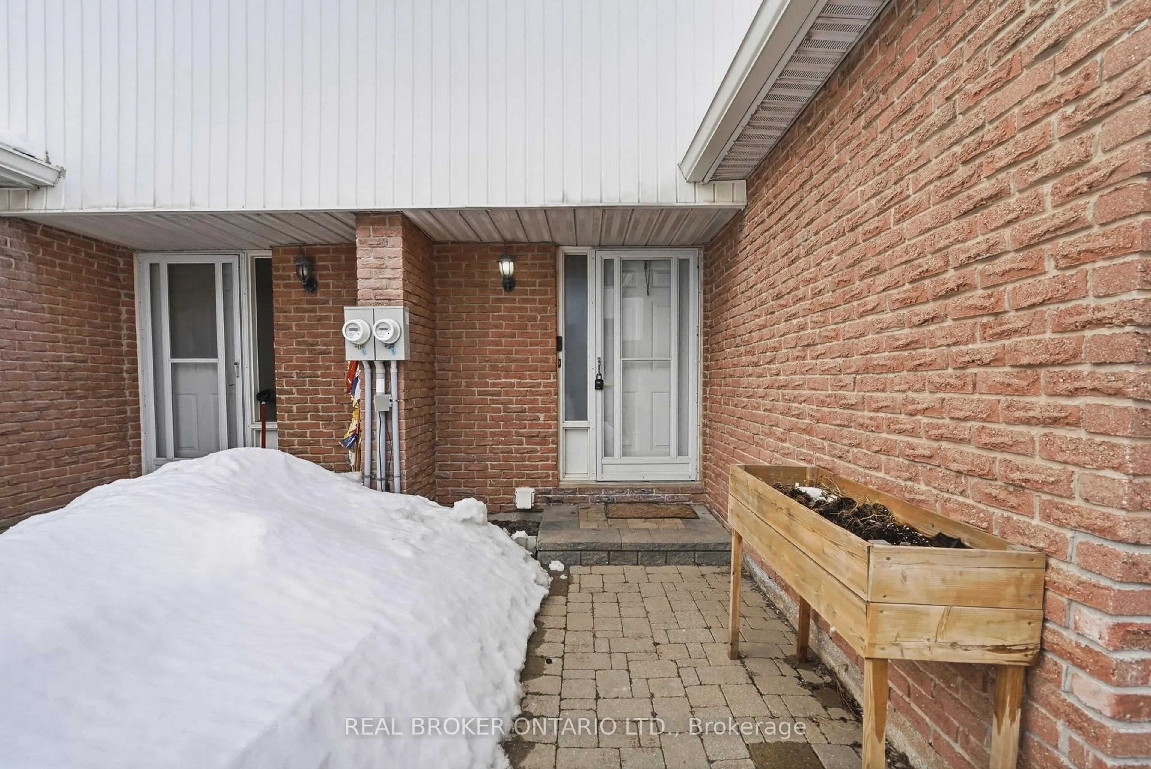 Patio, street for 325 William St #11, Shelburne Ontario L9V 2X5