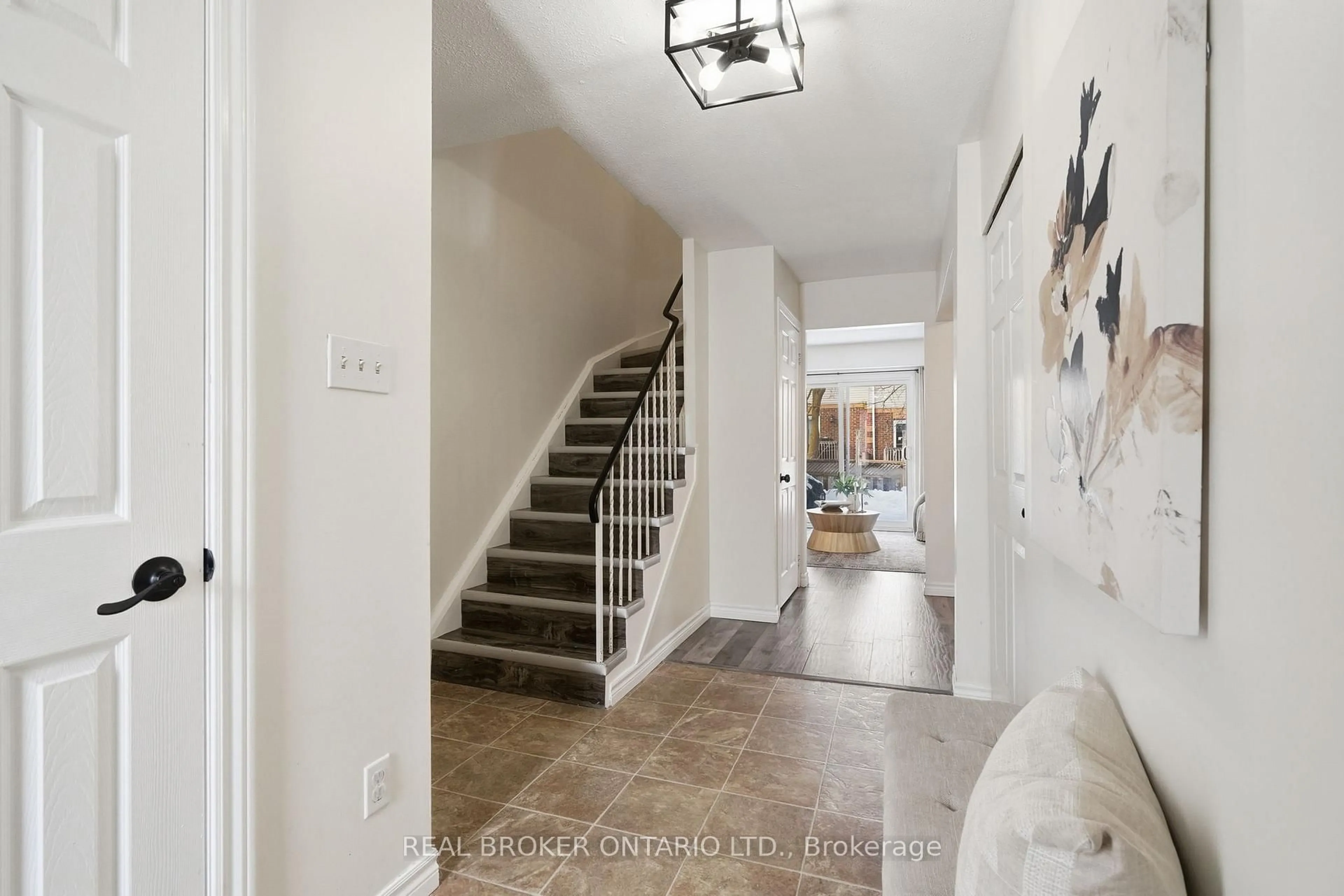 Indoor entryway for 325 William St #11, Shelburne Ontario L9V 2X5