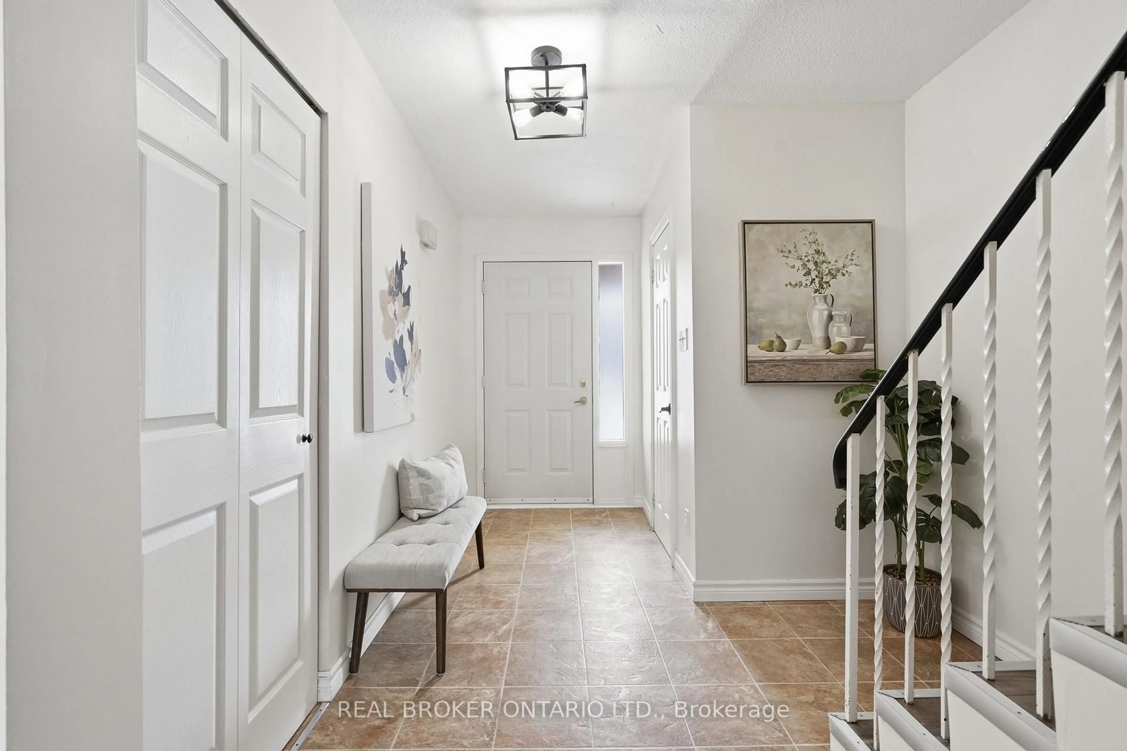 Indoor entryway for 325 William St #11, Shelburne Ontario L9V 2X5