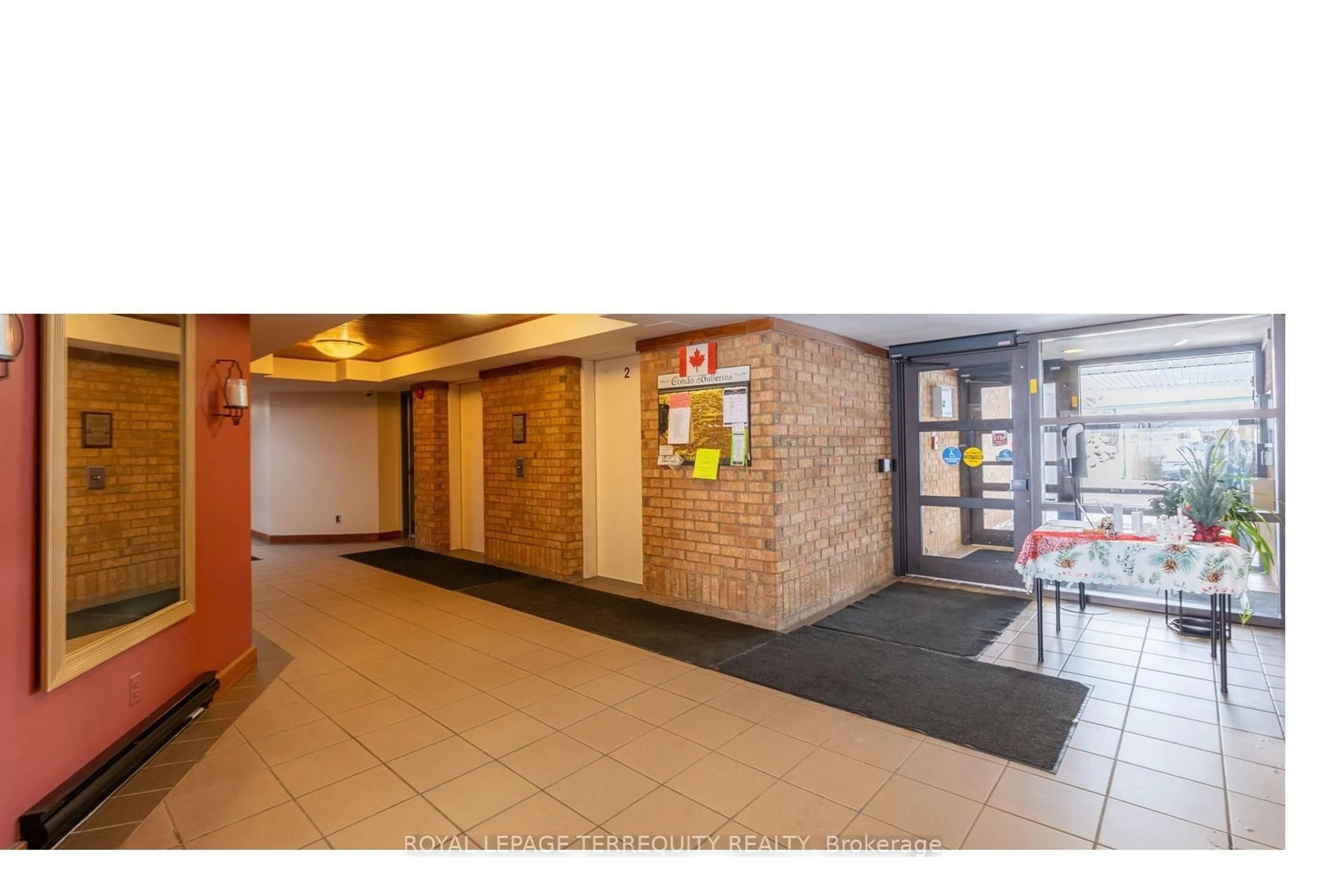 Indoor foyer for 155 Timmins St #112, North Bay Ontario P1B 9K8