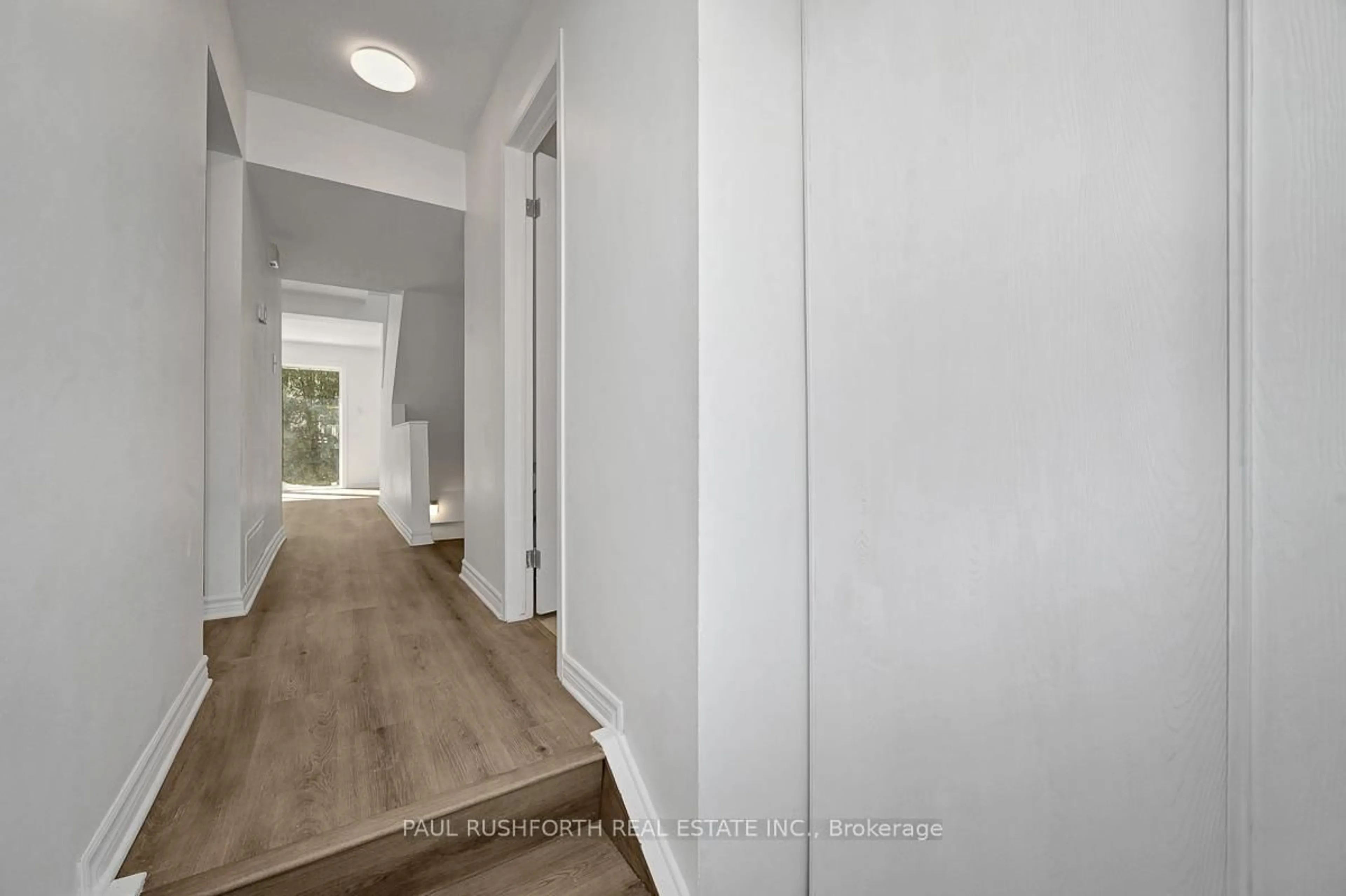 Indoor entryway for 148 Bentbrook Cres, Ottawa Ontario K2J 3Y3