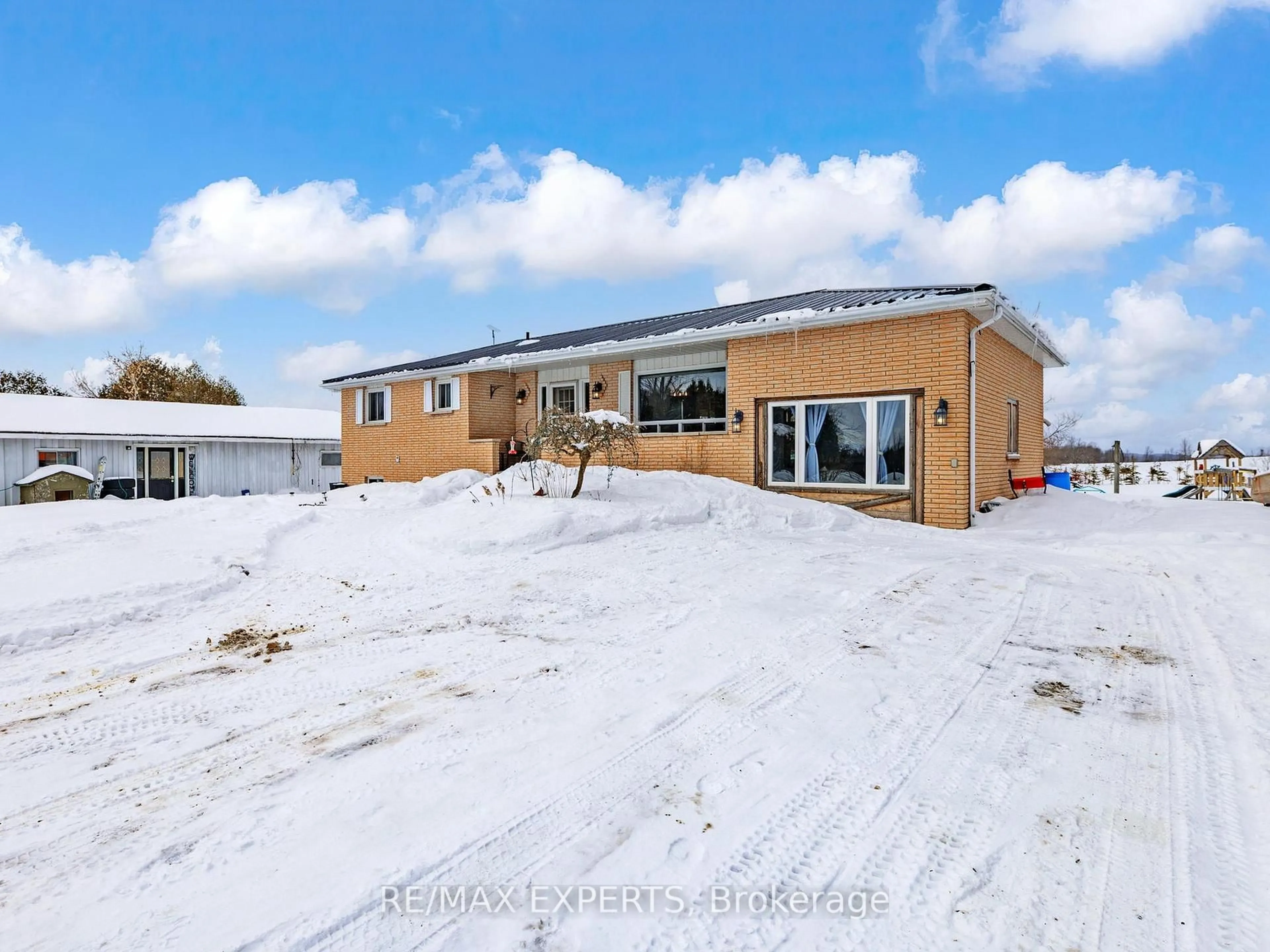 A pic from outside/outdoor area/front of a property/back of a property/a pic from drone, building for 757 Kings Wharf Rd, Kawartha Lakes Ontario K0M 1A0