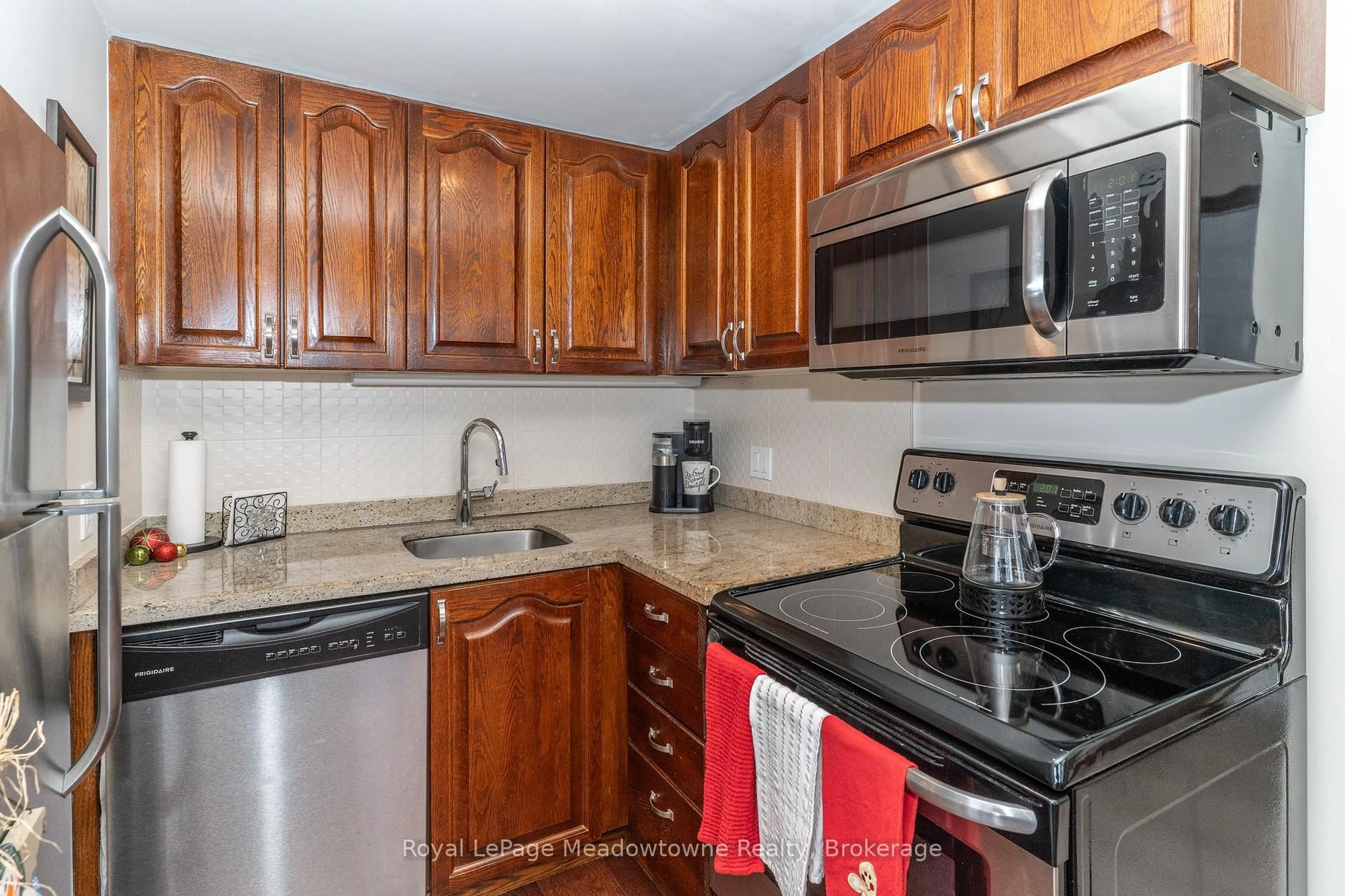 Standard kitchen, ceramic/tile floor for 34 Deerhurst Greens Rd #301, Huntsville Ontario P1H 1A9