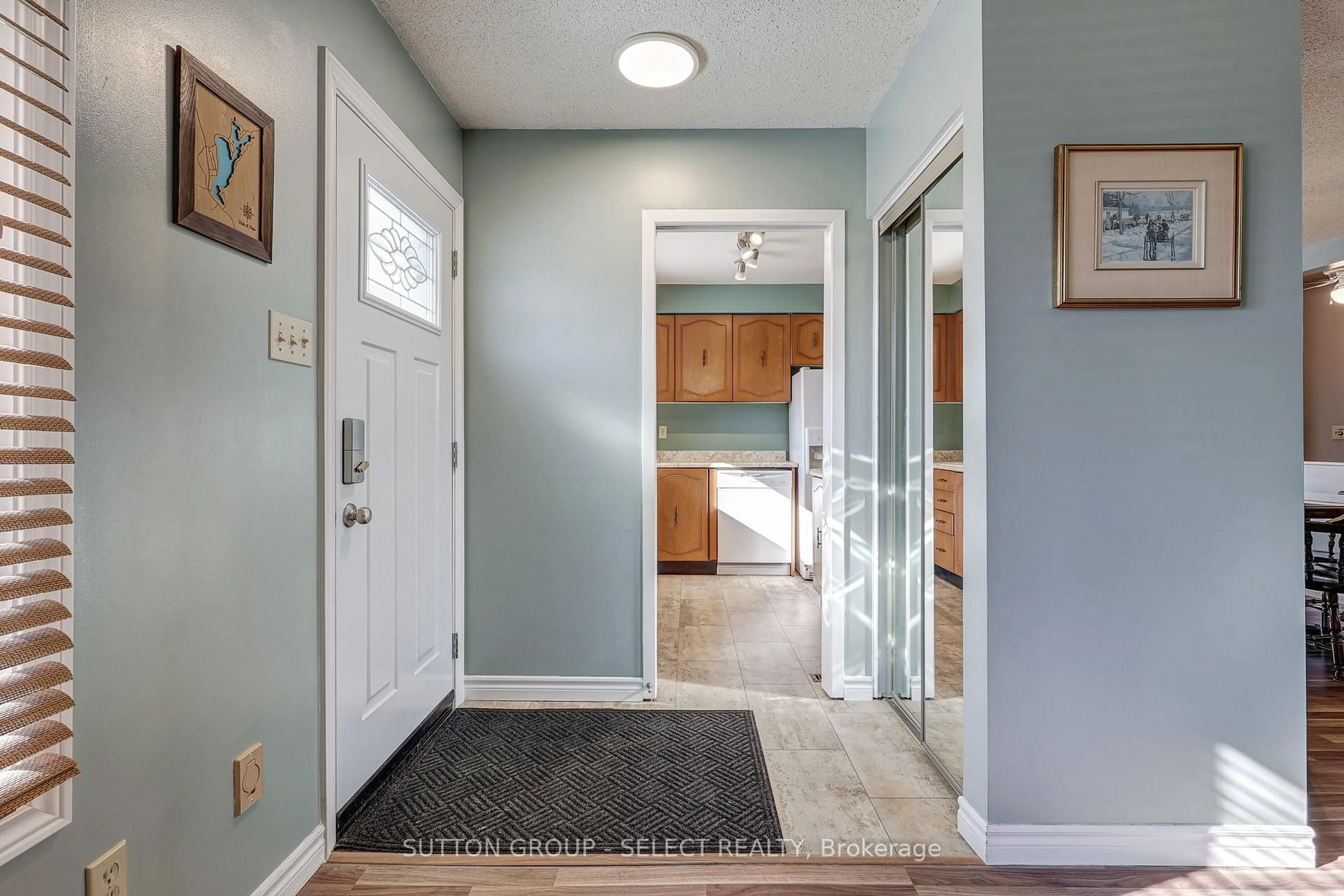 Indoor entryway for 192 Ardsley Cres, London North Ontario N6G 3W7