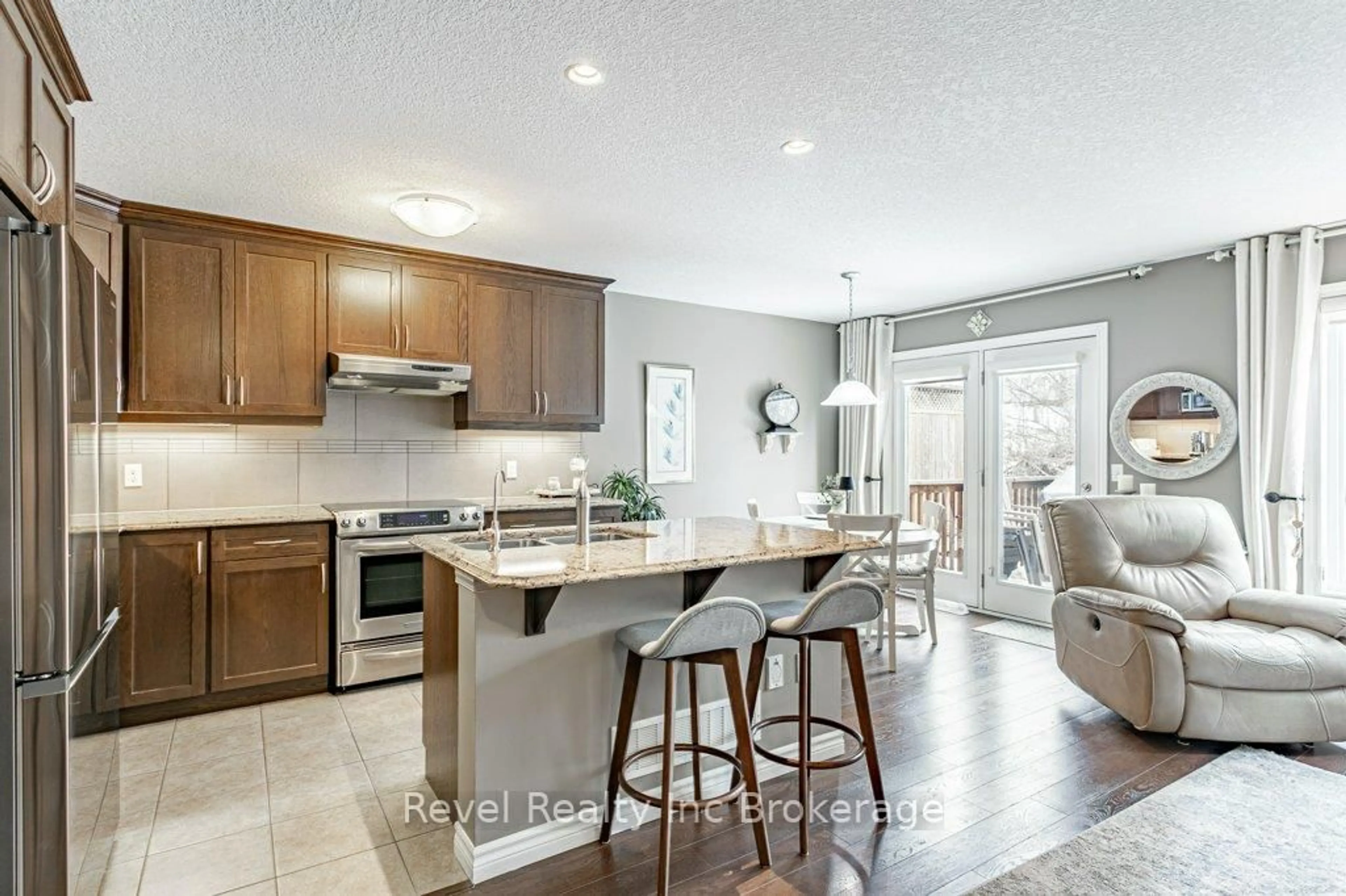 Open concept kitchen, ceramic/tile floor for 176 Ferguson Dr #8, Woodstock Ontario N4V 0C6