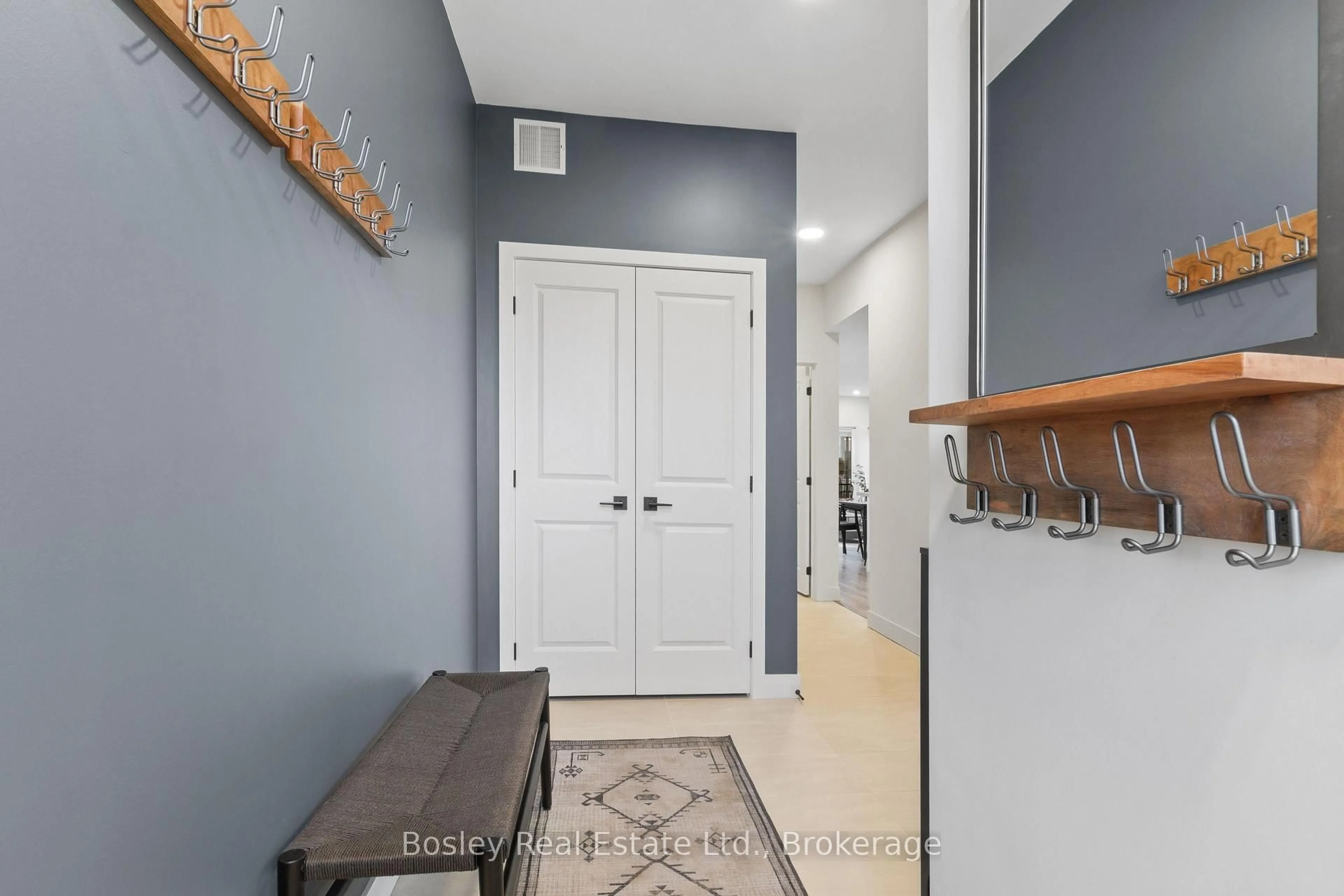 Indoor entryway for 12 Beausoleil Lane #307, Blue Mountains Ontario L9Y 2X5