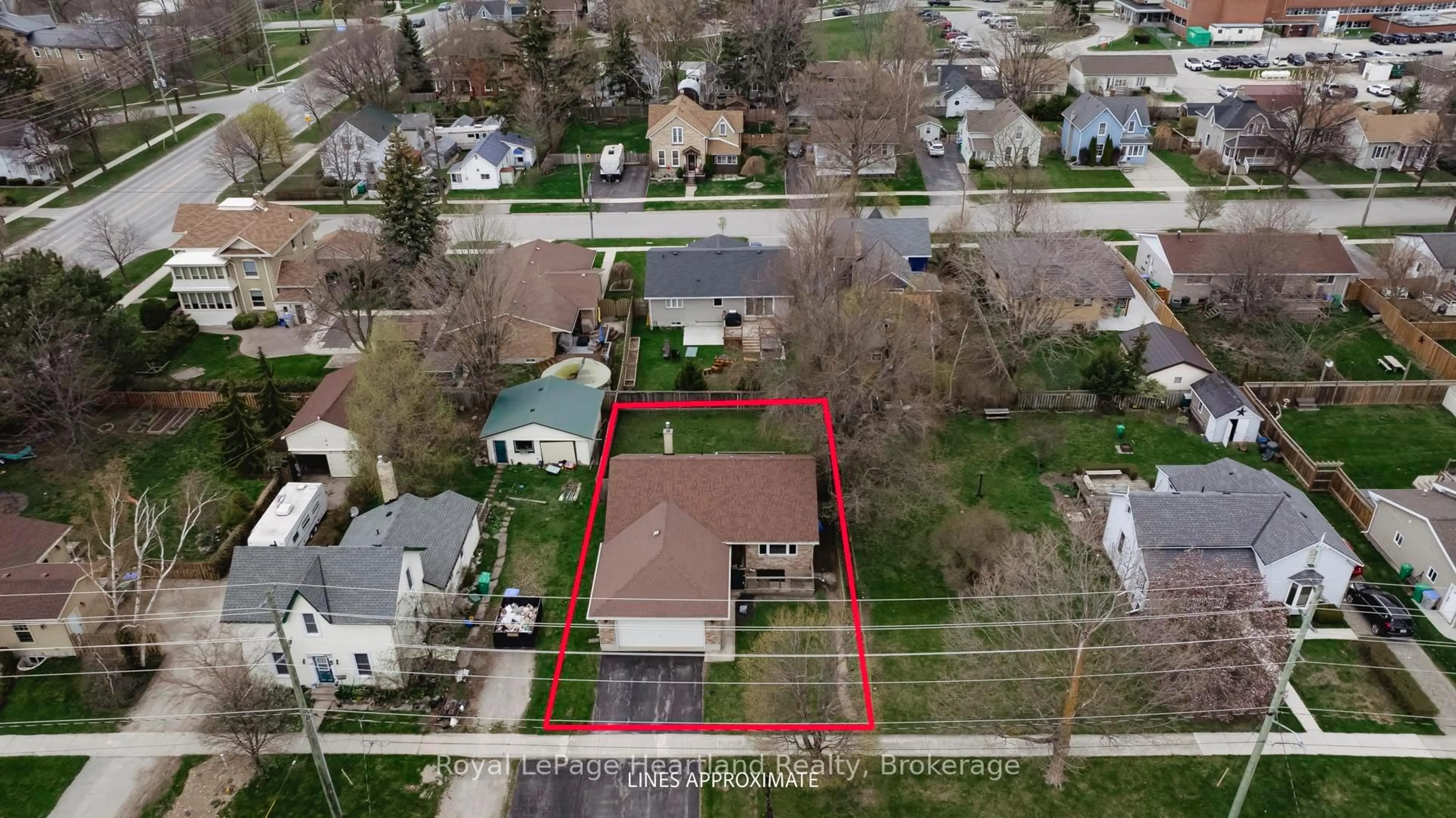 A pic from outside/outdoor area/front of a property/back of a property/a pic from drone, street for 91 Anglesea St, Goderich Ontario N7A 1V2