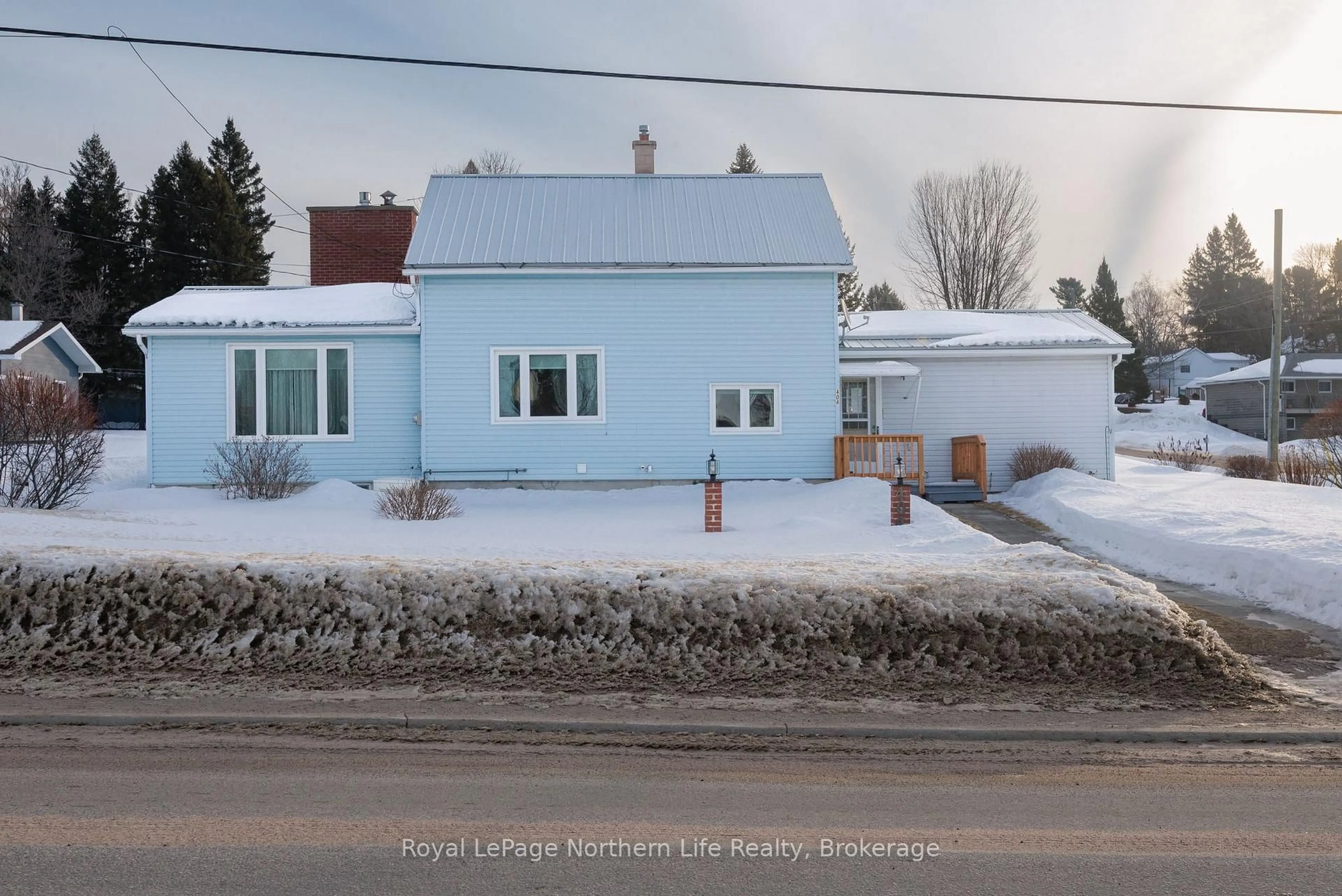 A pic from outside/outdoor area/front of a property/back of a property/a pic from drone, street for 404 Main St, Powassan Ontario P0H 1Z0