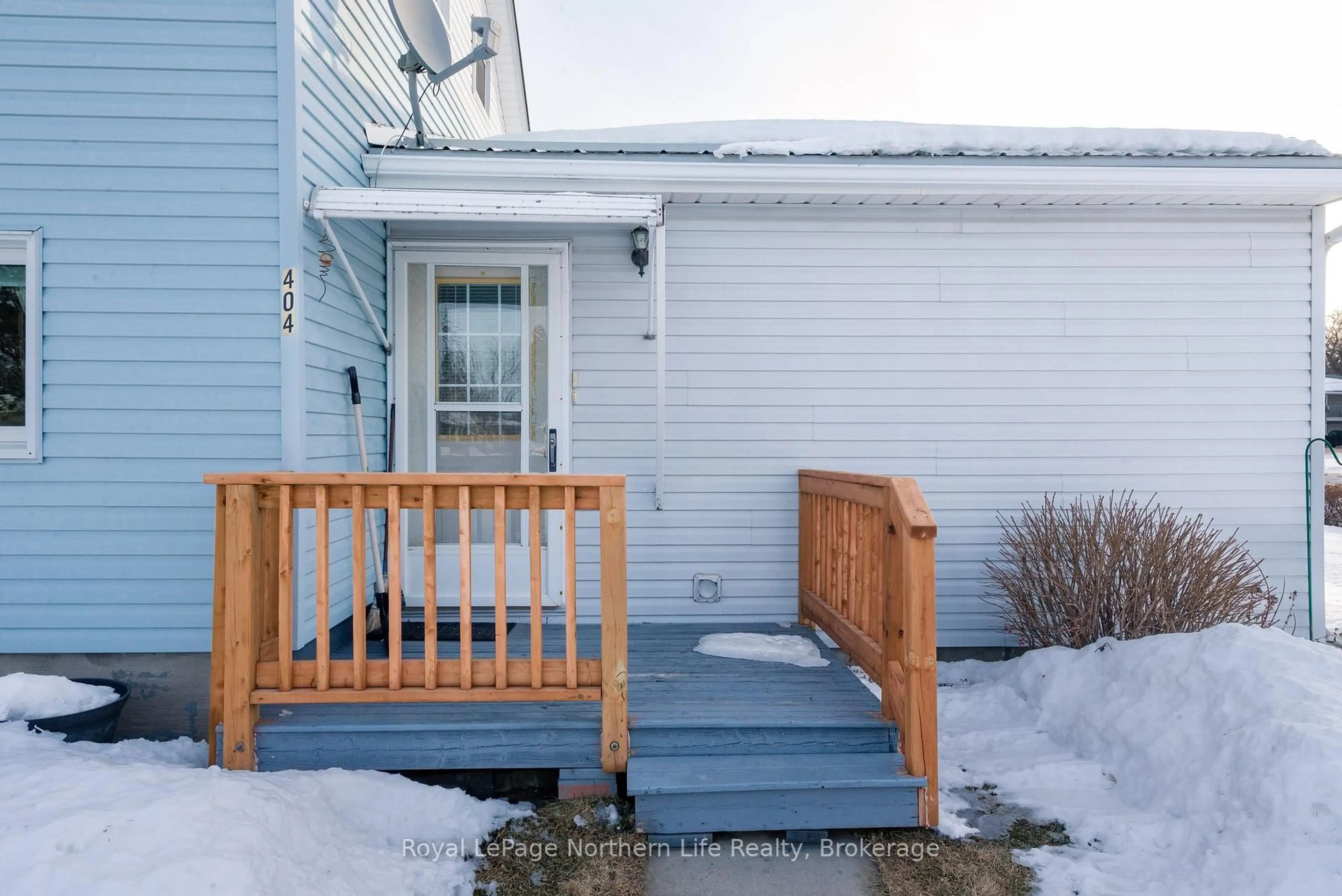 Unknown for 404 Main St, Powassan Ontario P0H 1Z0