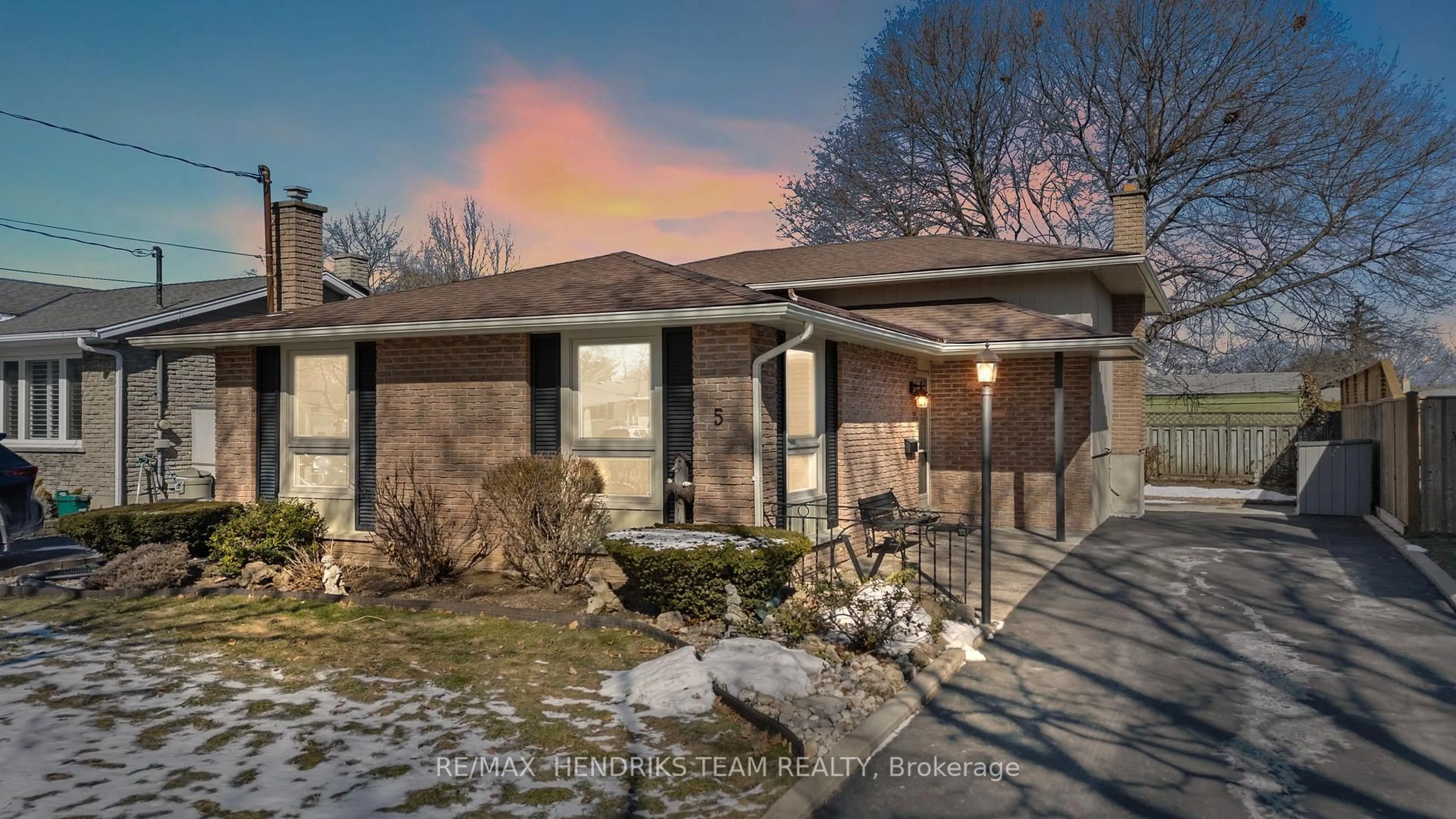 Home with brick exterior material, street for 5 Sheridan Dr, St. Catharines Ontario L2M 6N8