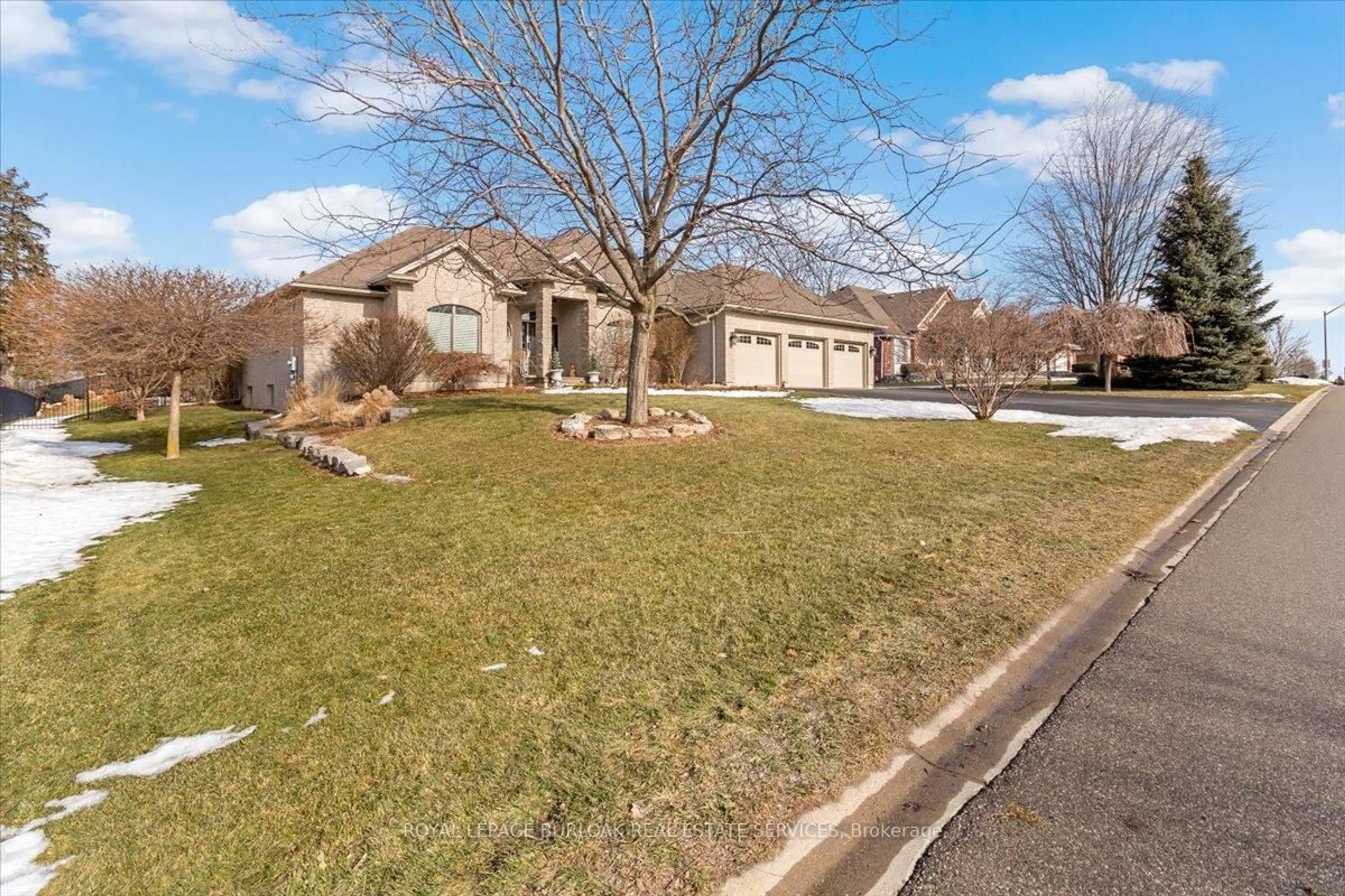 A pic from outside/outdoor area/front of a property/back of a property/a pic from drone, street for 21 Farrow Rd, Brantford Ontario N3T 5L7