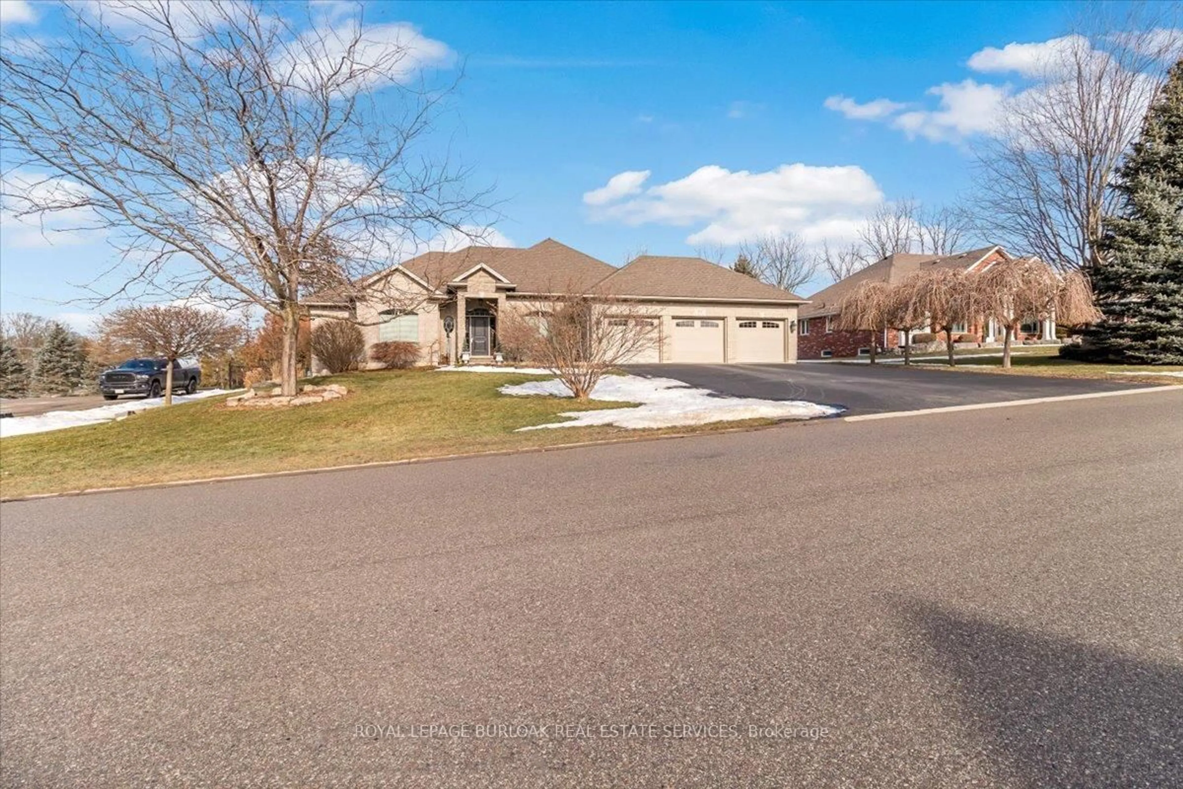 A pic from outside/outdoor area/front of a property/back of a property/a pic from drone, street for 21 Farrow Rd, Brantford Ontario N3T 5L7