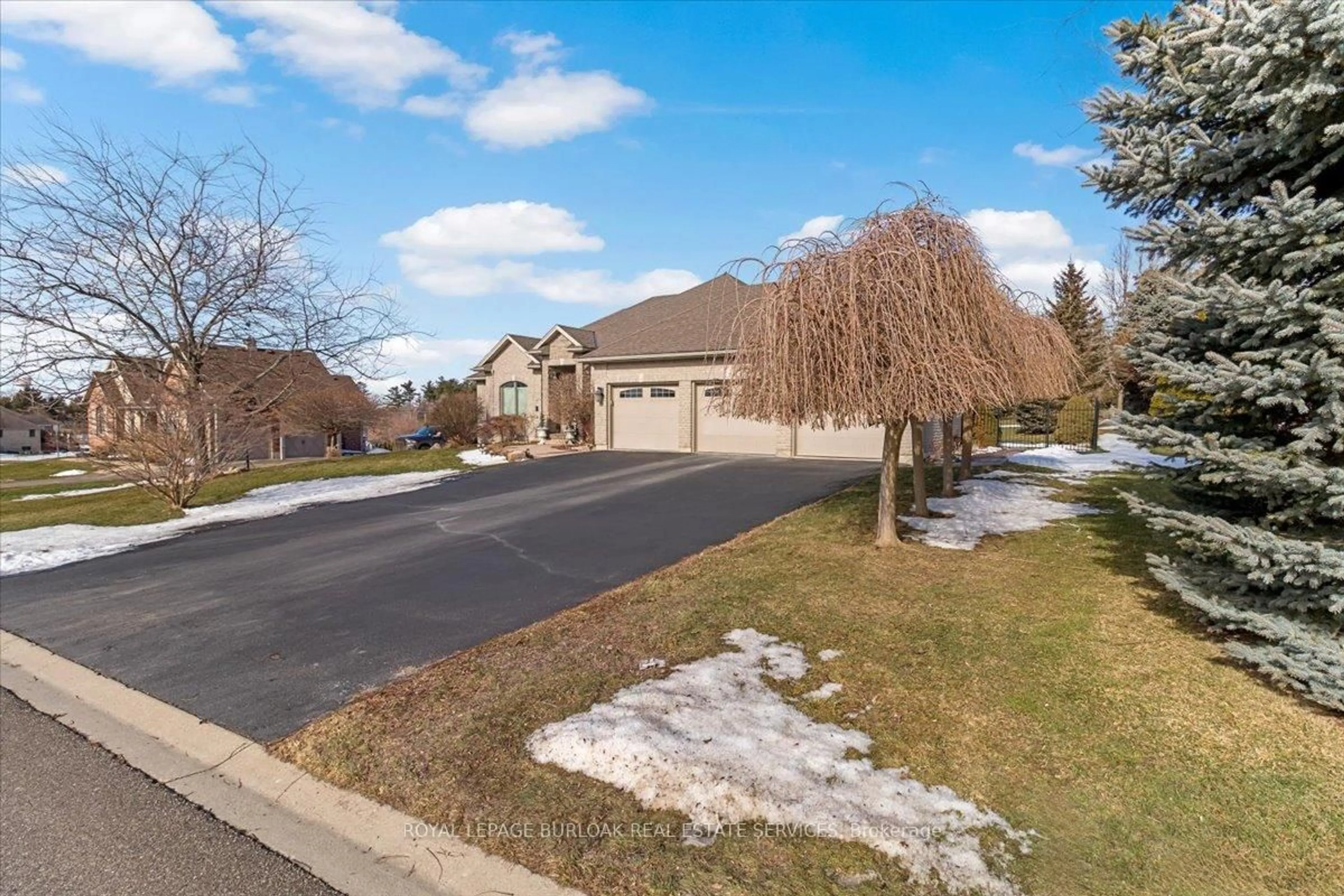 A pic from outside/outdoor area/front of a property/back of a property/a pic from drone, street for 21 Farrow Rd, Brantford Ontario N3T 5L7