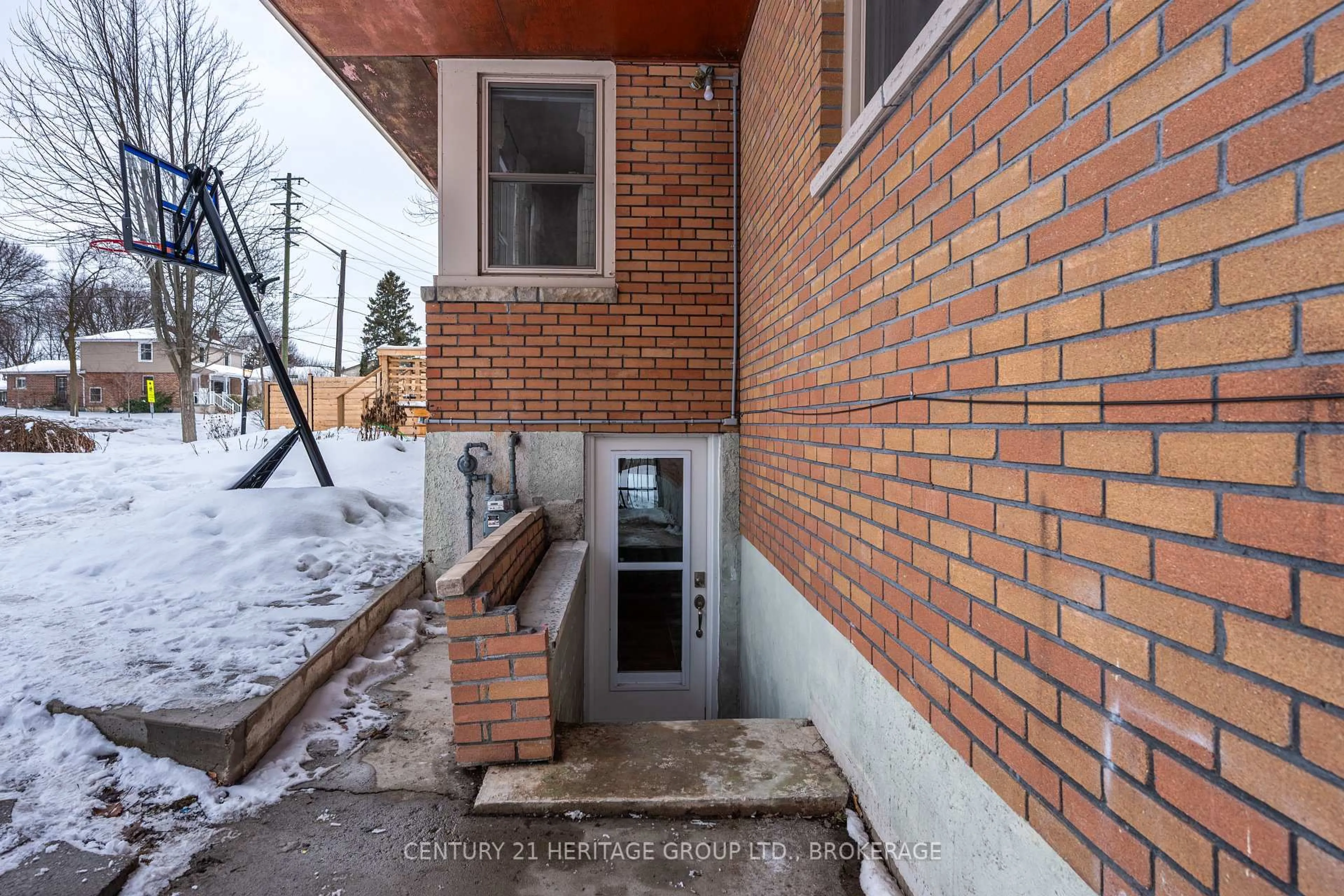 Unknown for 74 McMichael St, Kingston Ontario K7M 1N2