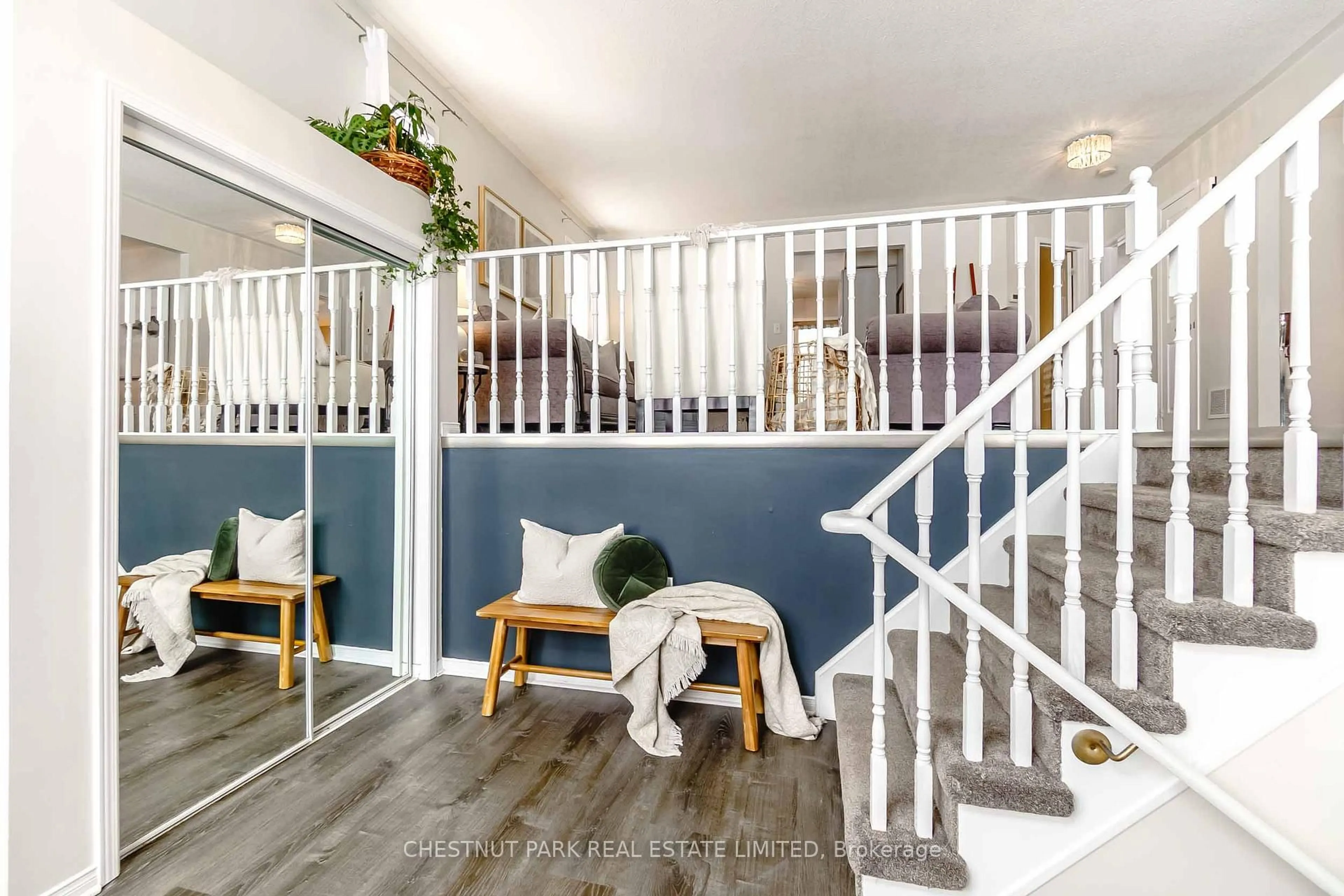 Indoor entryway for 1470 Glenforest Cres, Peterborough Ontario K9K 2J2