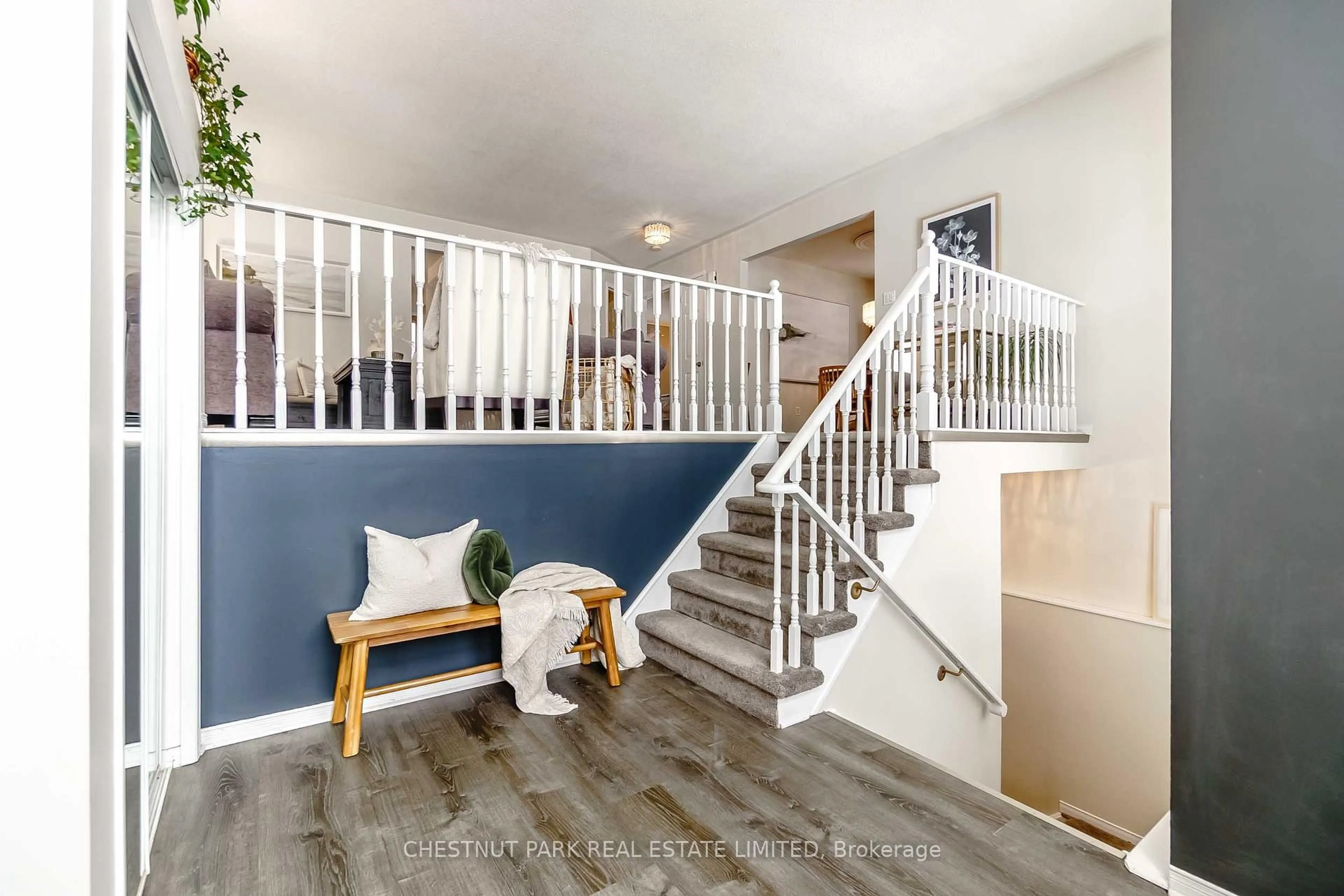 Indoor entryway for 1470 Glenforest Cres, Peterborough Ontario K9K 2J2
