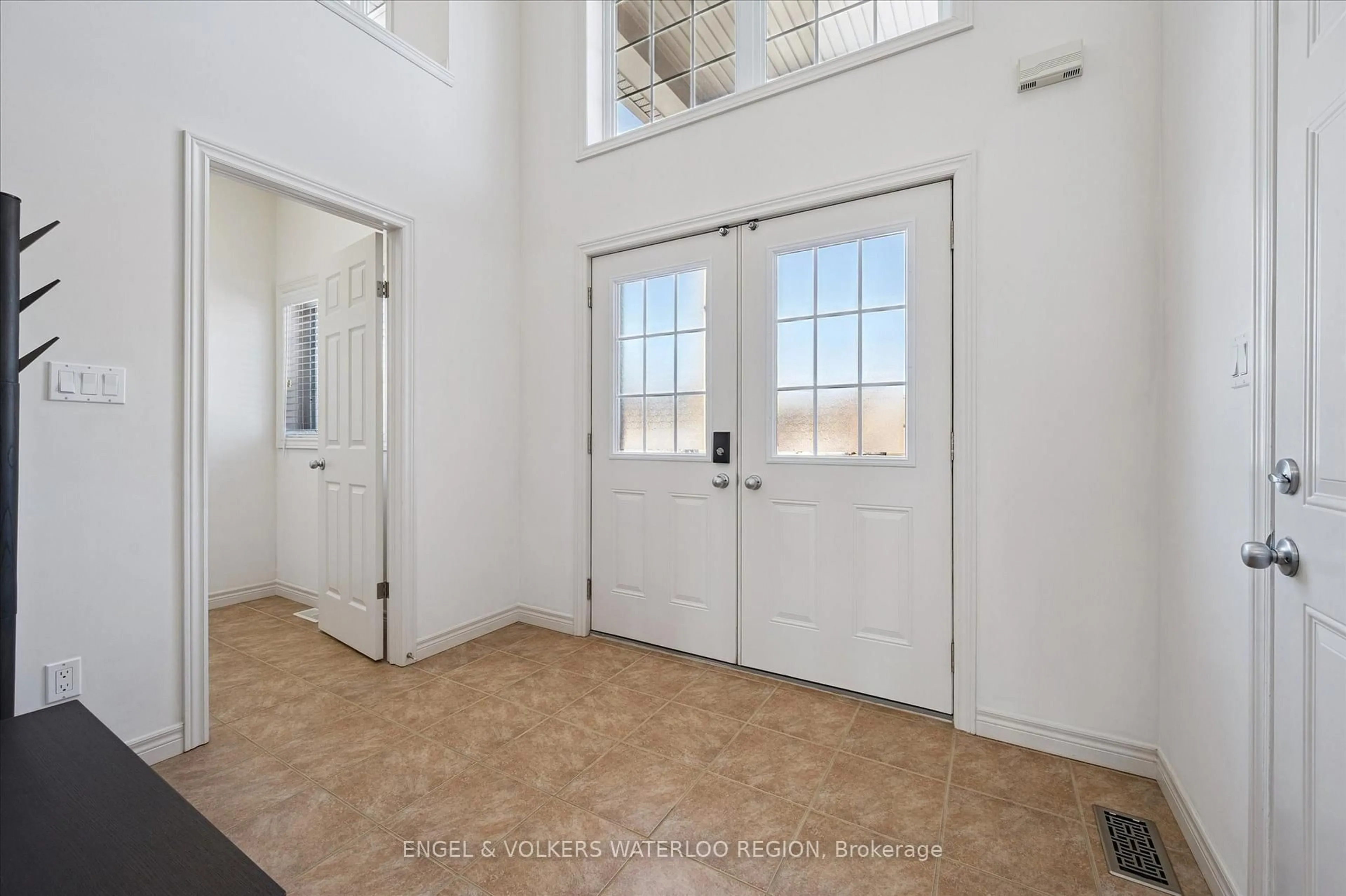 Indoor entryway for 706 Springwater Pl, Waterloo Ontario N2V 2S5