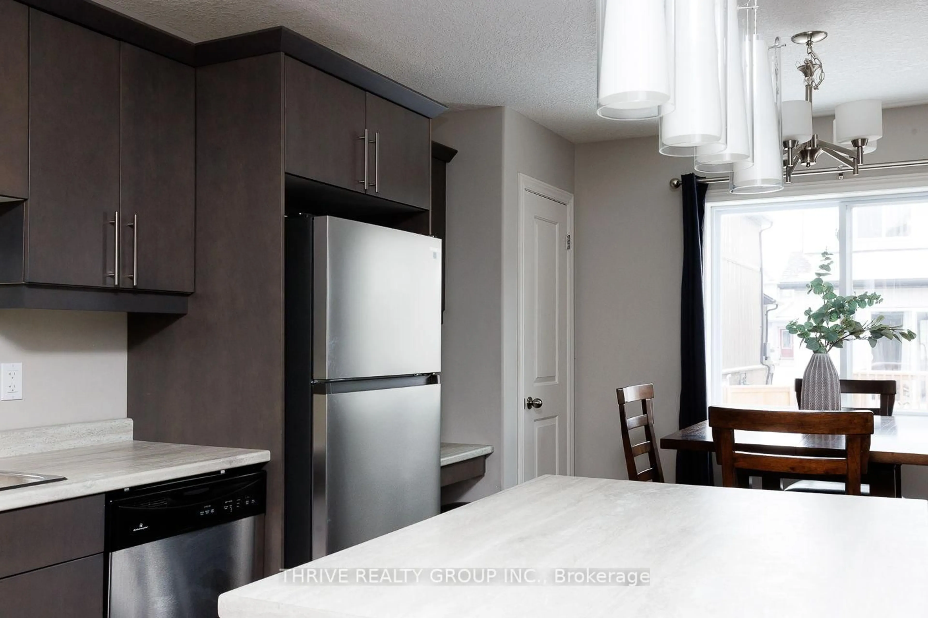 Standard kitchen, unknown for 33 ABBOTT St, Strathroy-Caradoc Ontario N7G 0B6