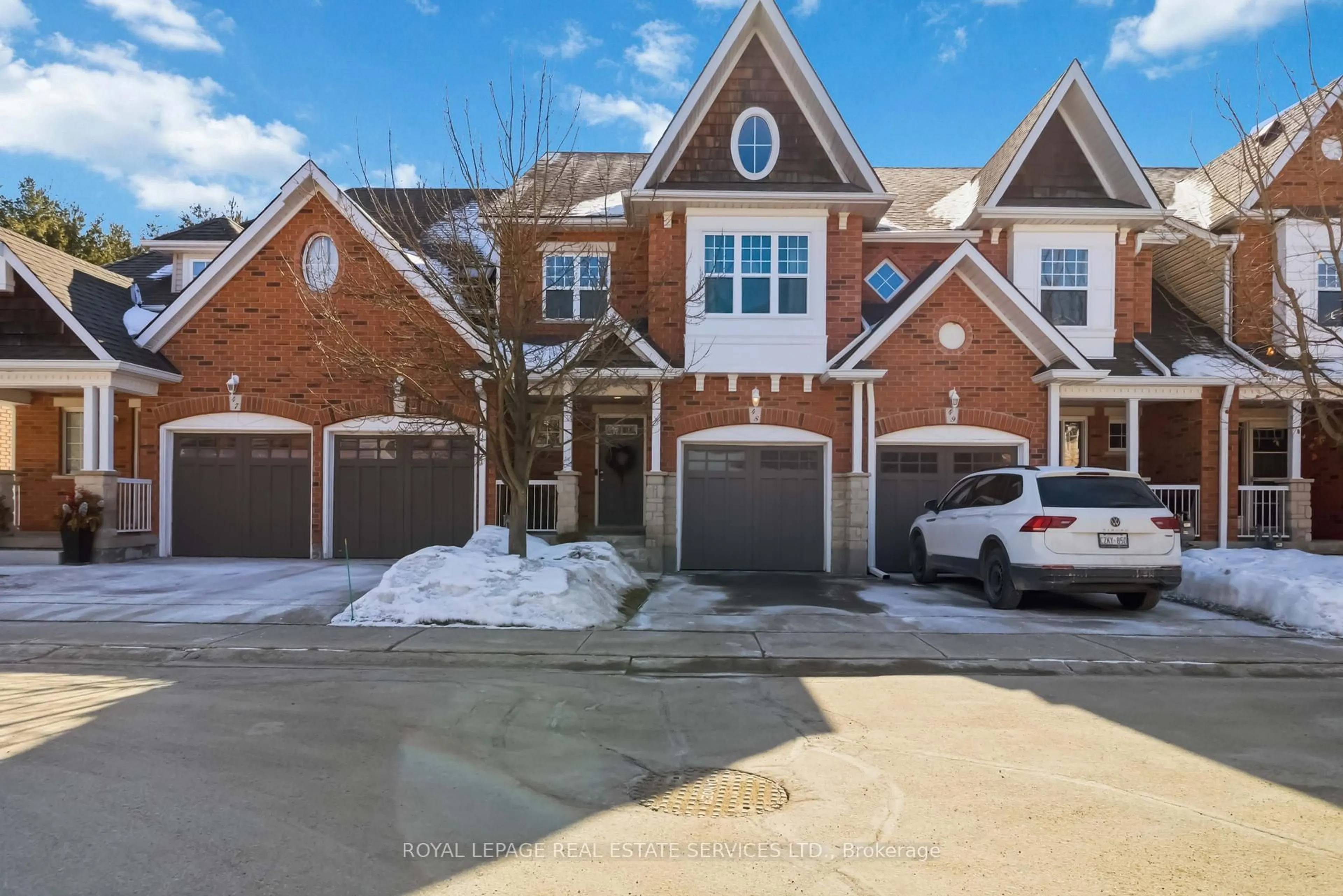 A pic from outside/outdoor area/front of a property/back of a property/a pic from drone, street for 165 Terraview Cres #48, Guelph Ontario N1G 5G7