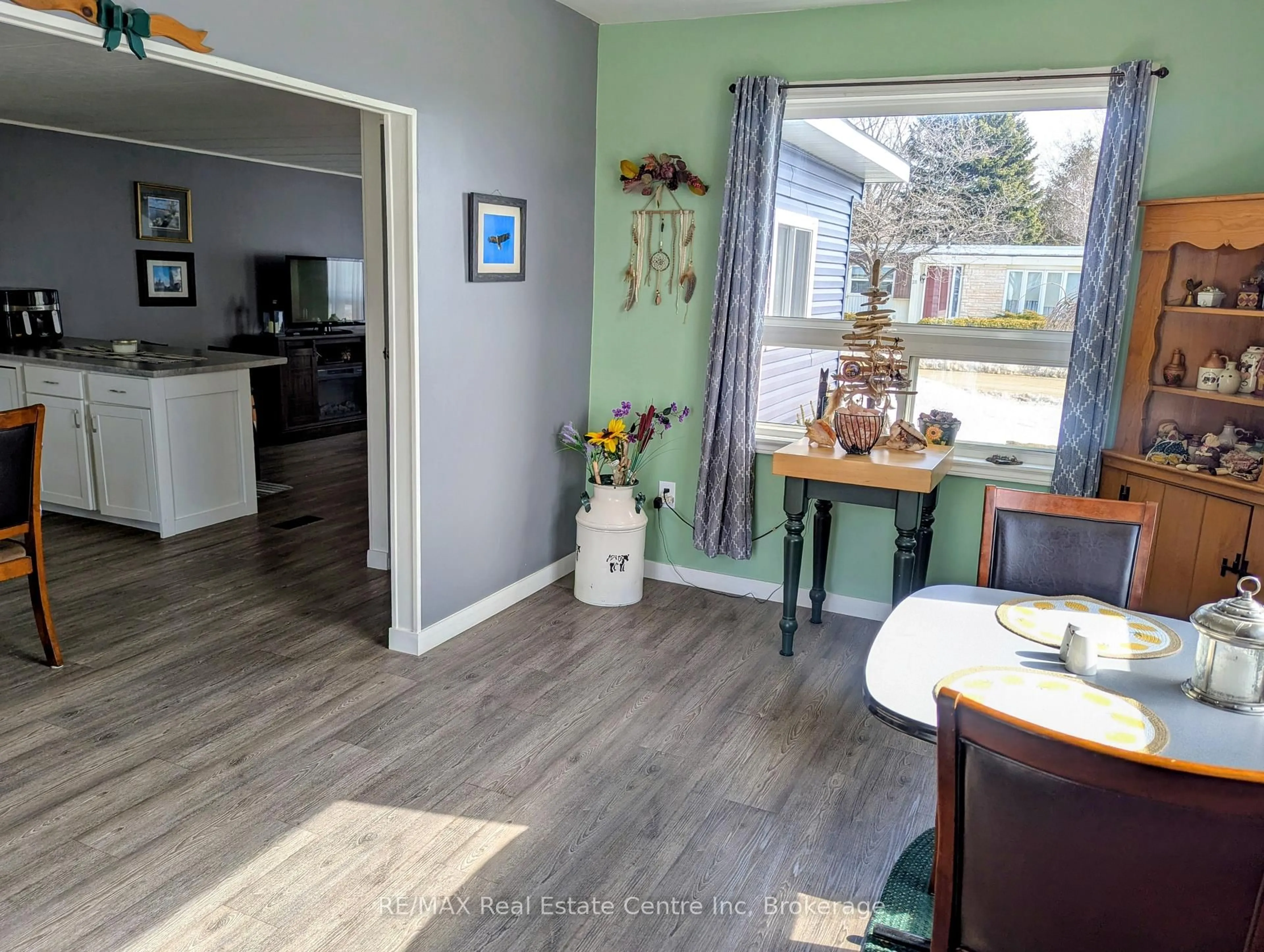 Open concept kitchen, unknown for 27 Cranberry Dr, Ashfield-Colborne-Wawanosh Ontario N7A 3Y3