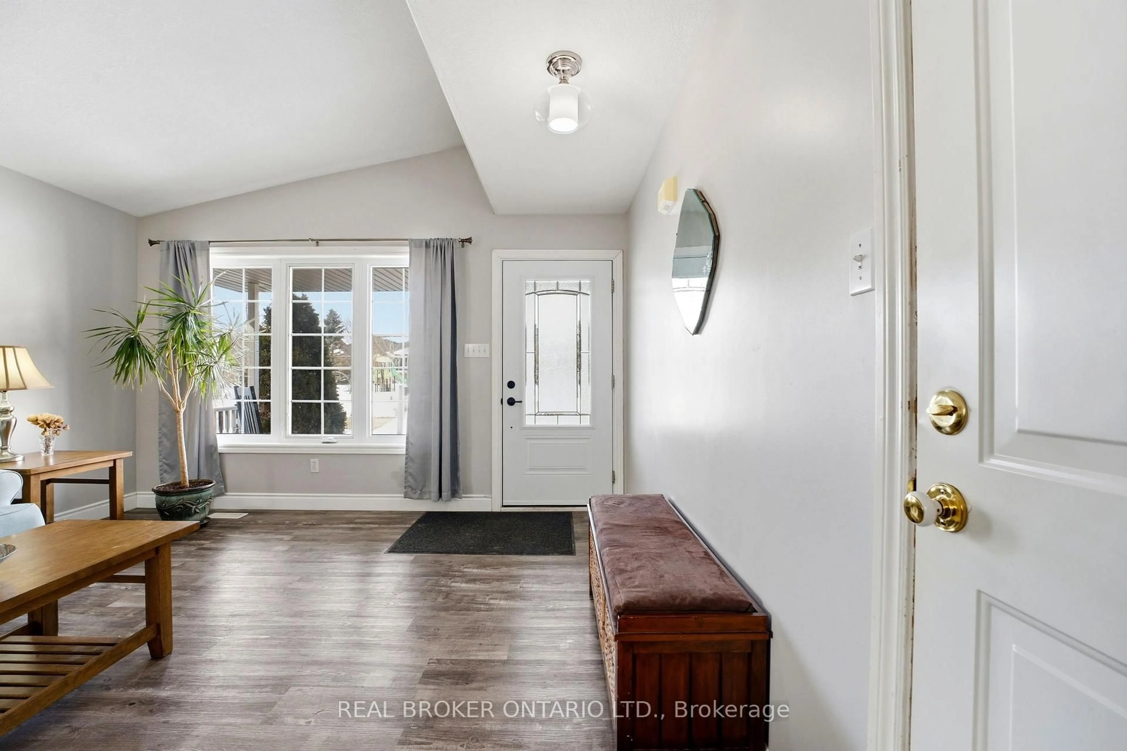 Indoor entryway for 25 bitternut Pl, Woolwich Ontario N3B 3L2