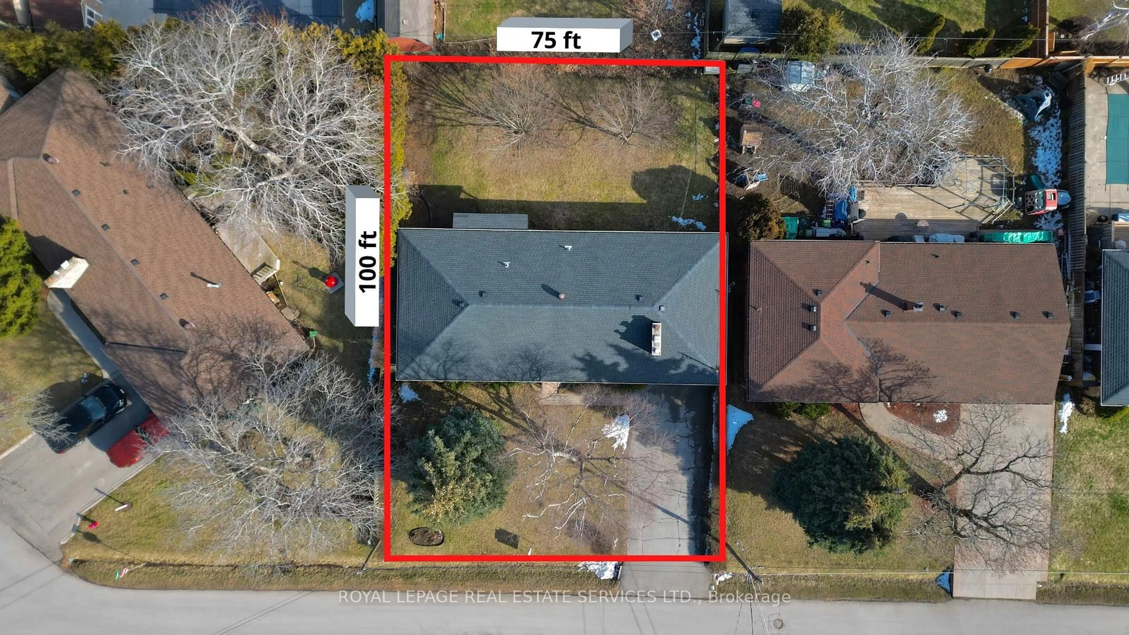 A pic from outside/outdoor area/front of a property/back of a property/a pic from drone, street for 15 Loma Dr, Hamilton Ontario L8G 2W6