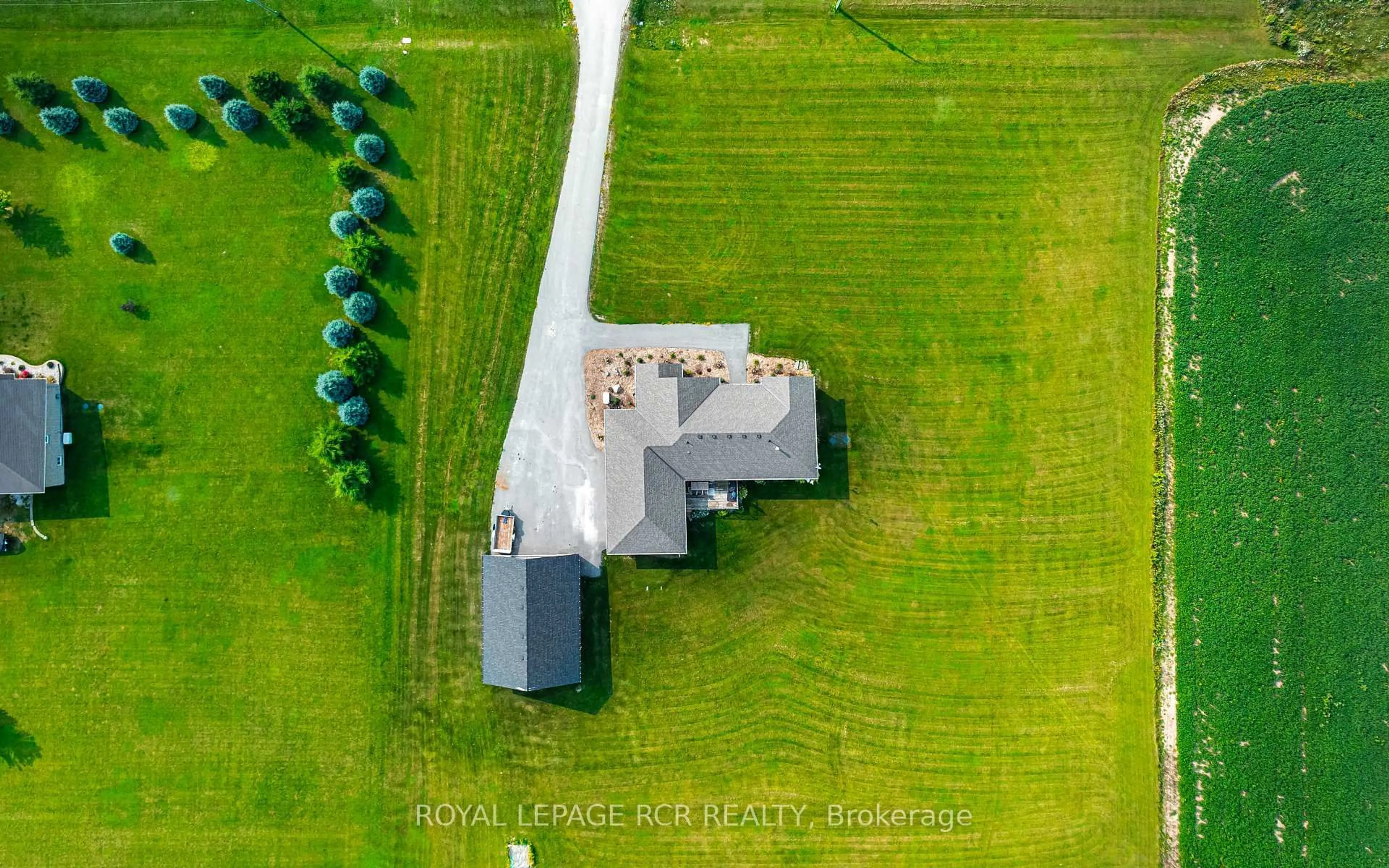 A pic from outside/outdoor area/front of a property/back of a property/a pic from drone, building for 485201 30th Sdrd, Amaranth Ontario L9V 1N7