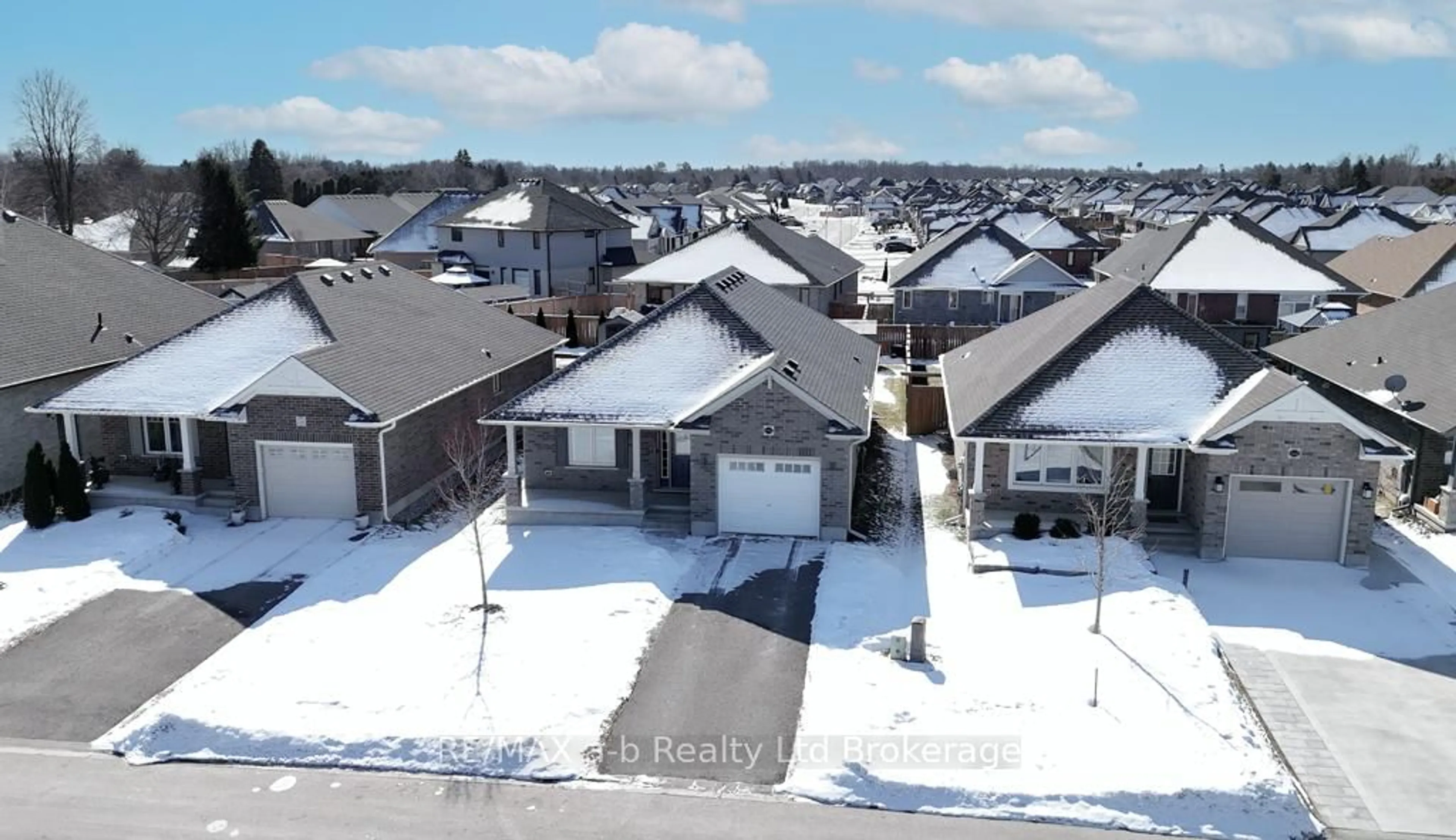 A pic from outside/outdoor area/front of a property/back of a property/a pic from drone, street for 242 Wilson Ave, Tillsonburg Ontario N4G 0H4