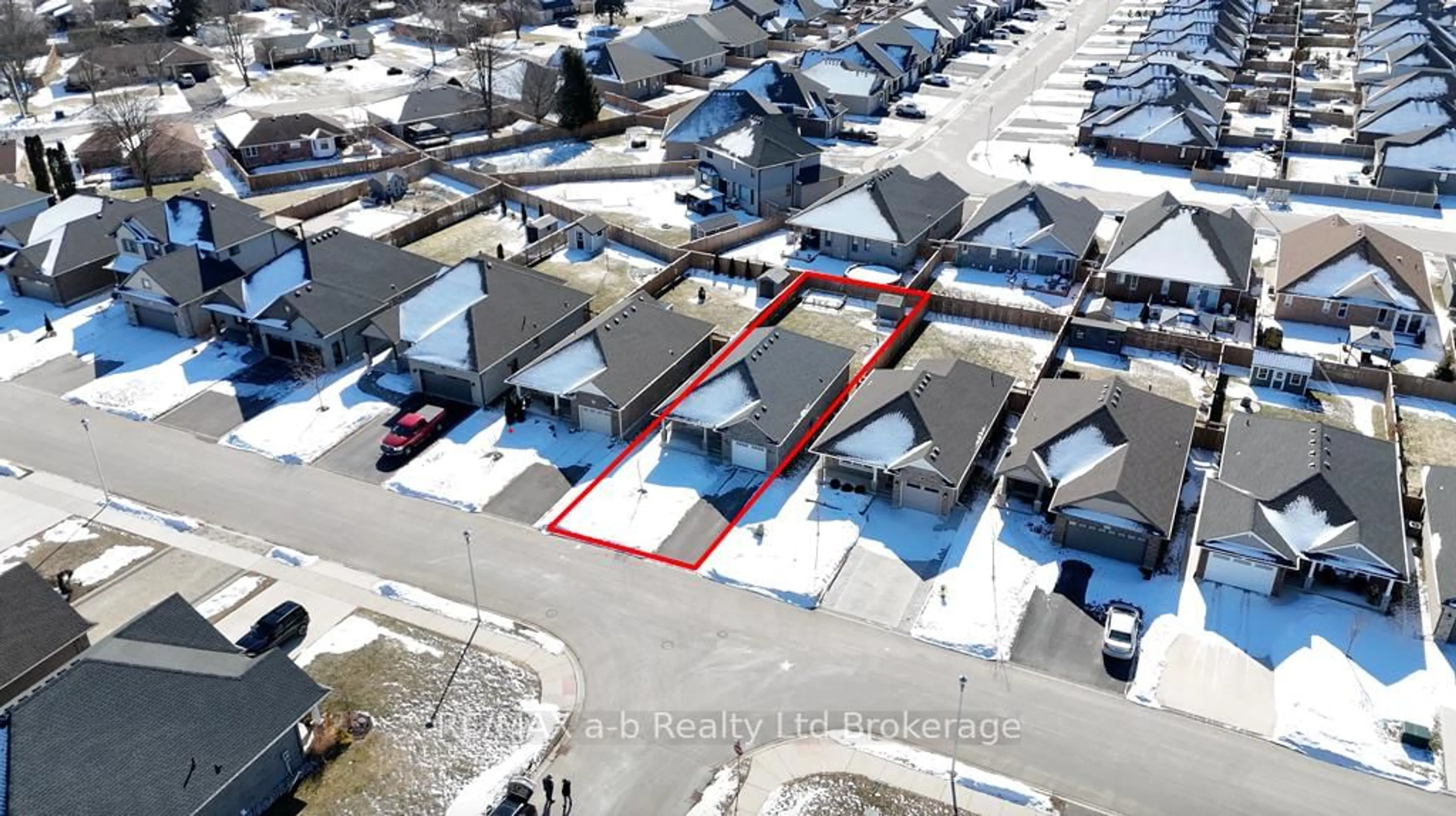 A pic from outside/outdoor area/front of a property/back of a property/a pic from drone, street for 242 Wilson Ave, Tillsonburg Ontario N4G 0H4