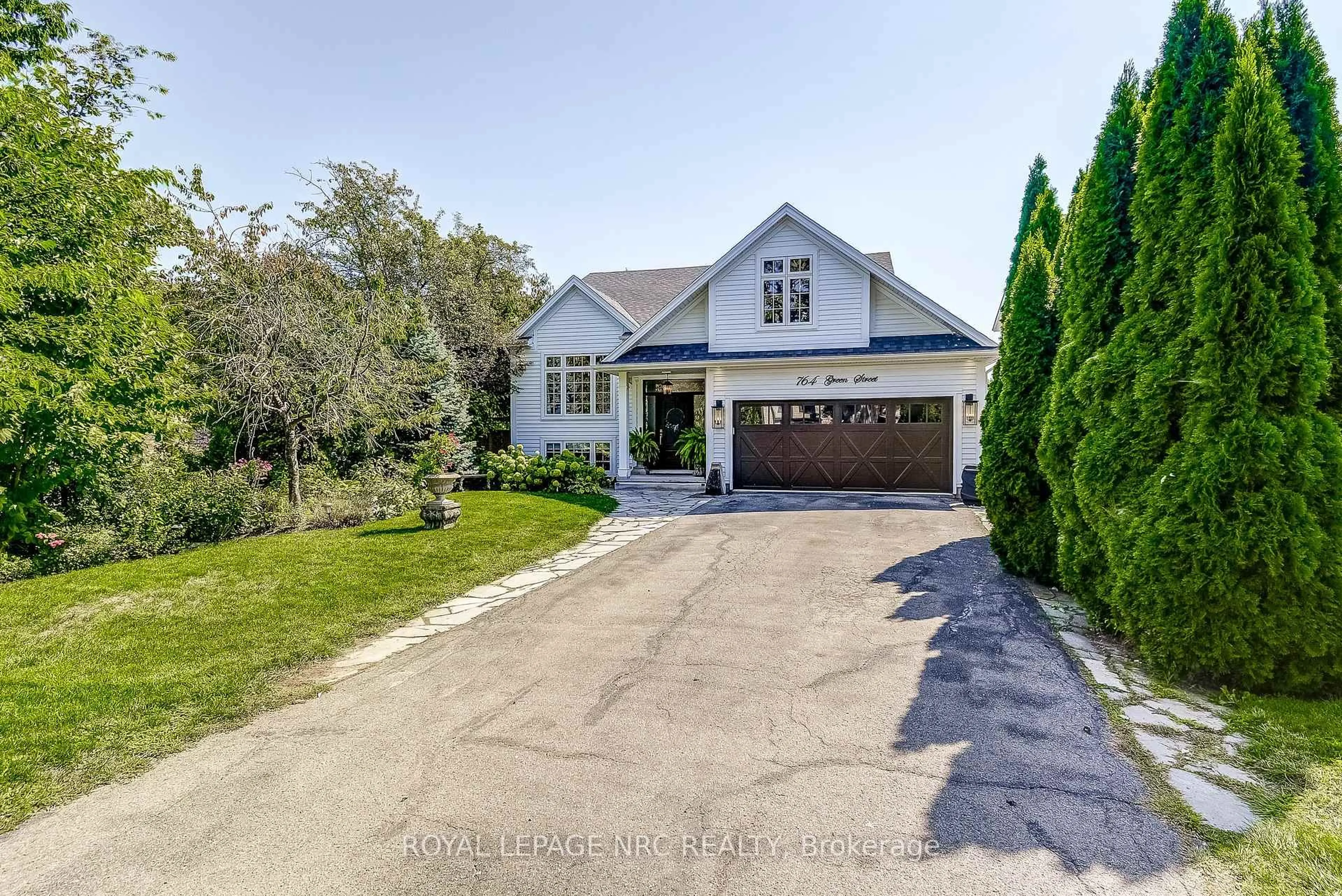 A pic from outside/outdoor area/front of a property/back of a property/a pic from drone, street for 764 GREEN St, Niagara-on-the-Lake Ontario L0S 1J0