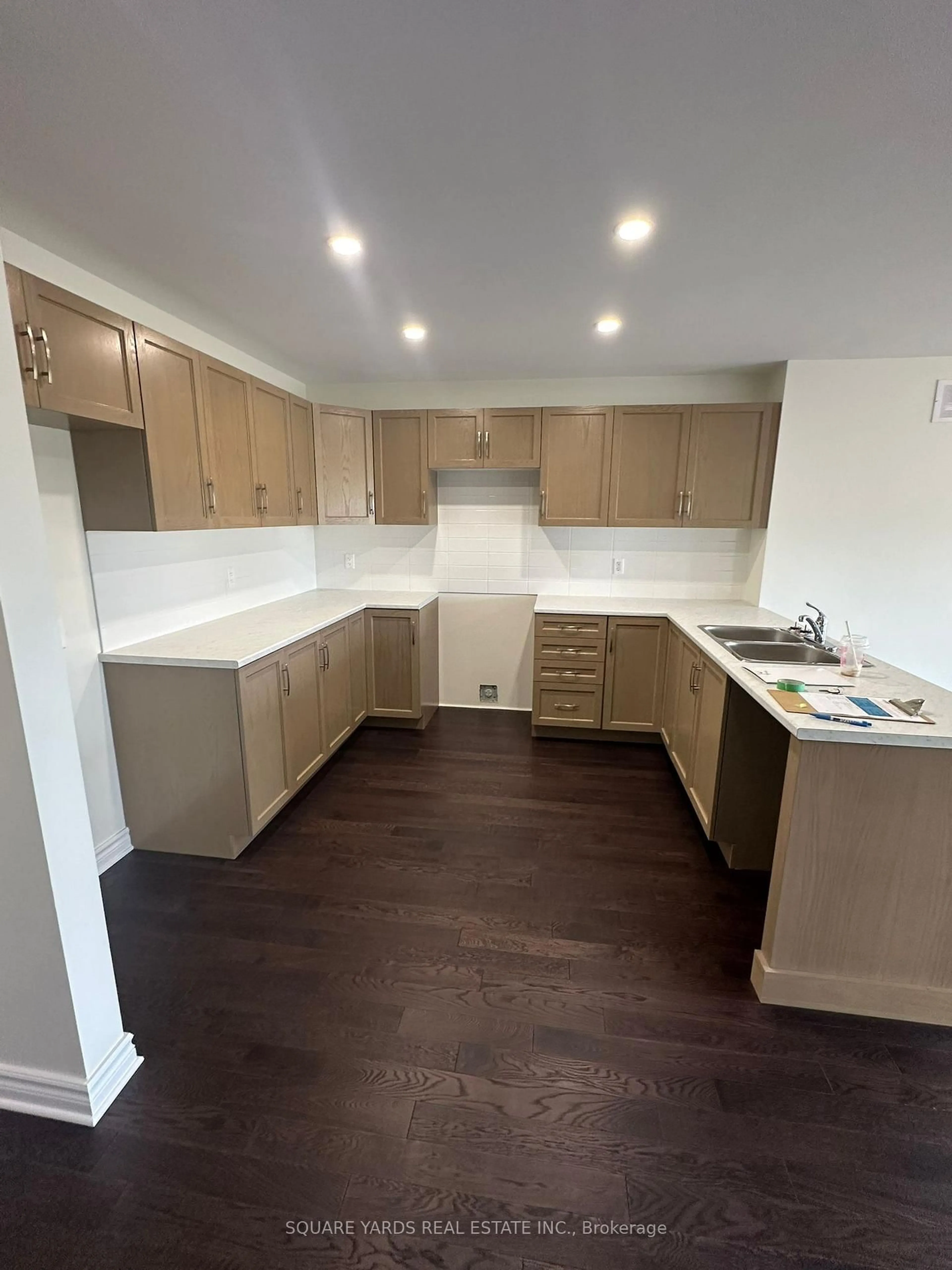 Standard kitchen, wood/laminate floor for 98 MORGAN CLOUTHIER Way, Arnprior Ontario K7S 0H9