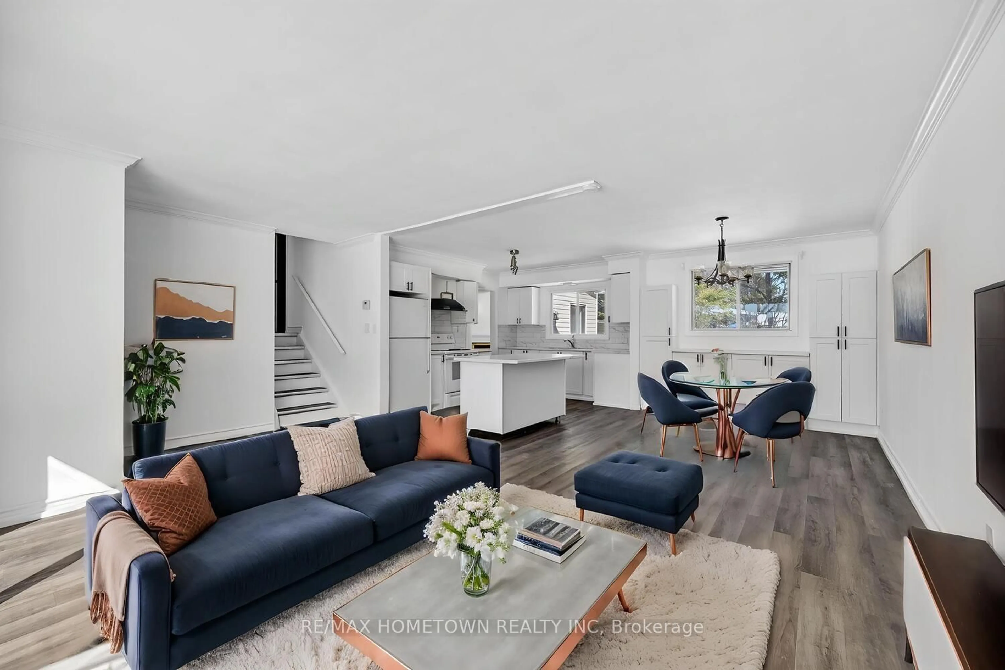 Living room with furniture, unknown for 31 Vanier Dr, Brockville Ontario K6V 3J6