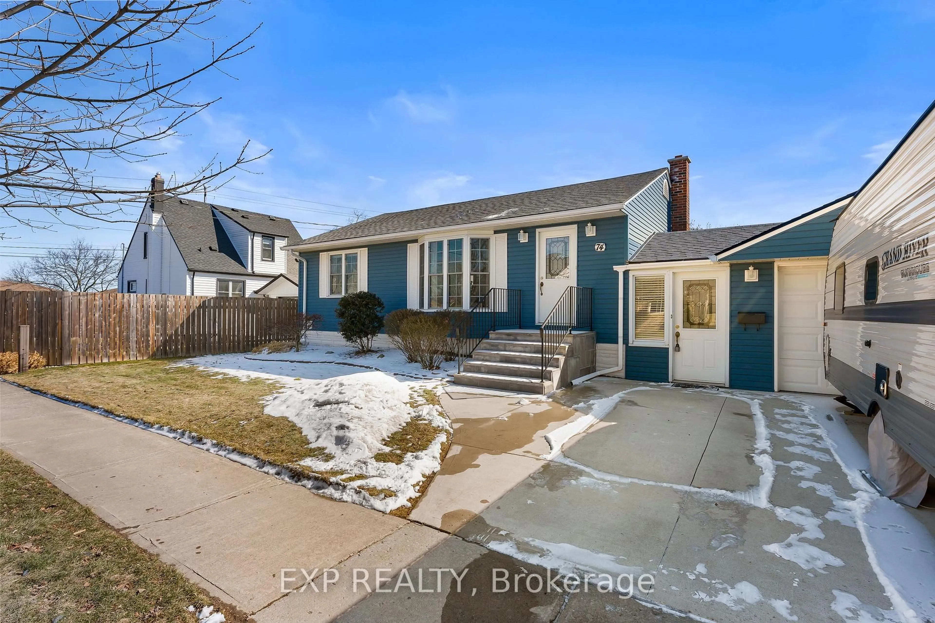 Unknown for 74 TECUMSEH St, St. Catharines Ontario L2M 2M6