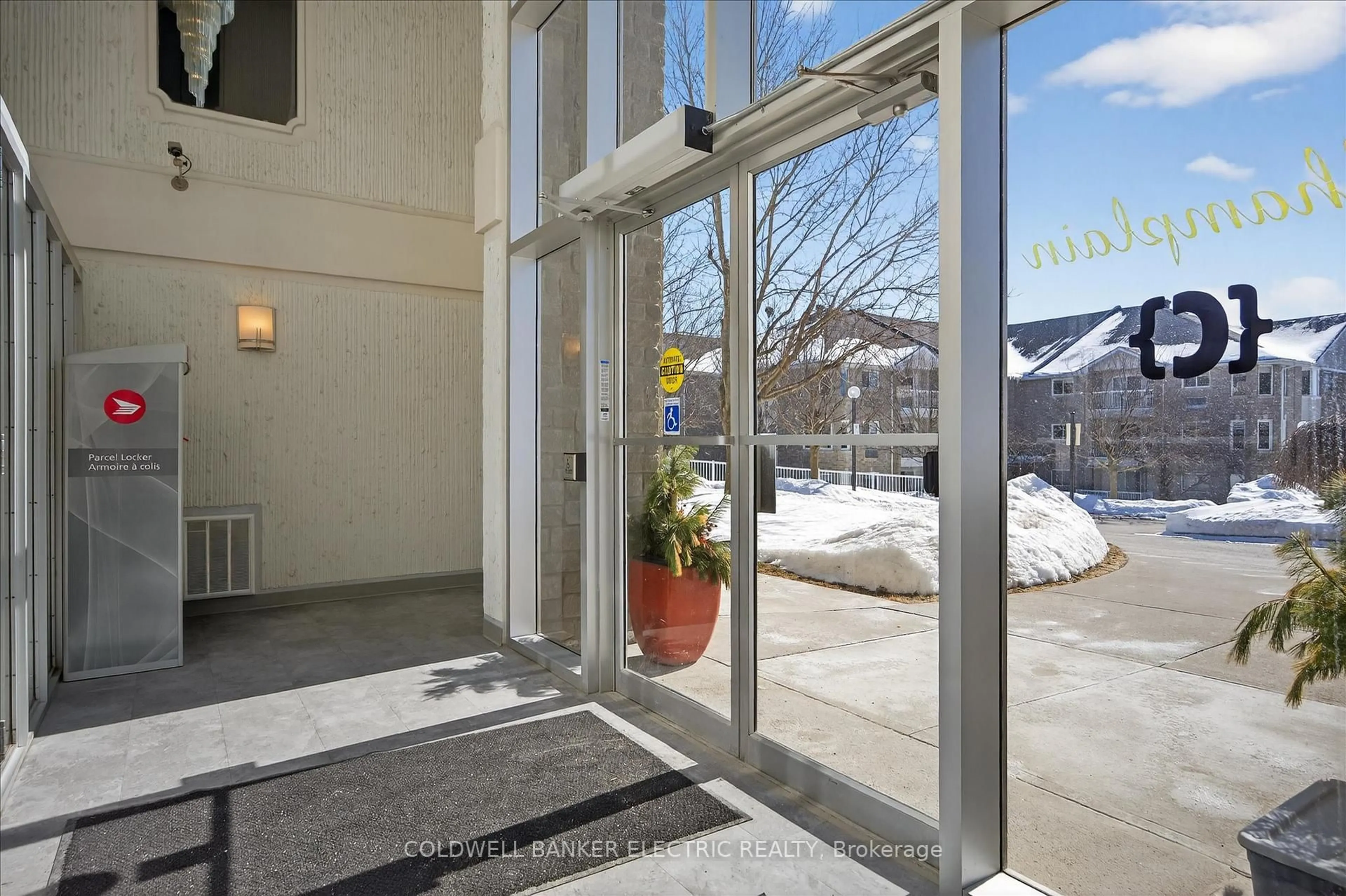Indoor foyer for 1099 Clonsilla Ave #205C, Peterborough Ontario K9J 8L8