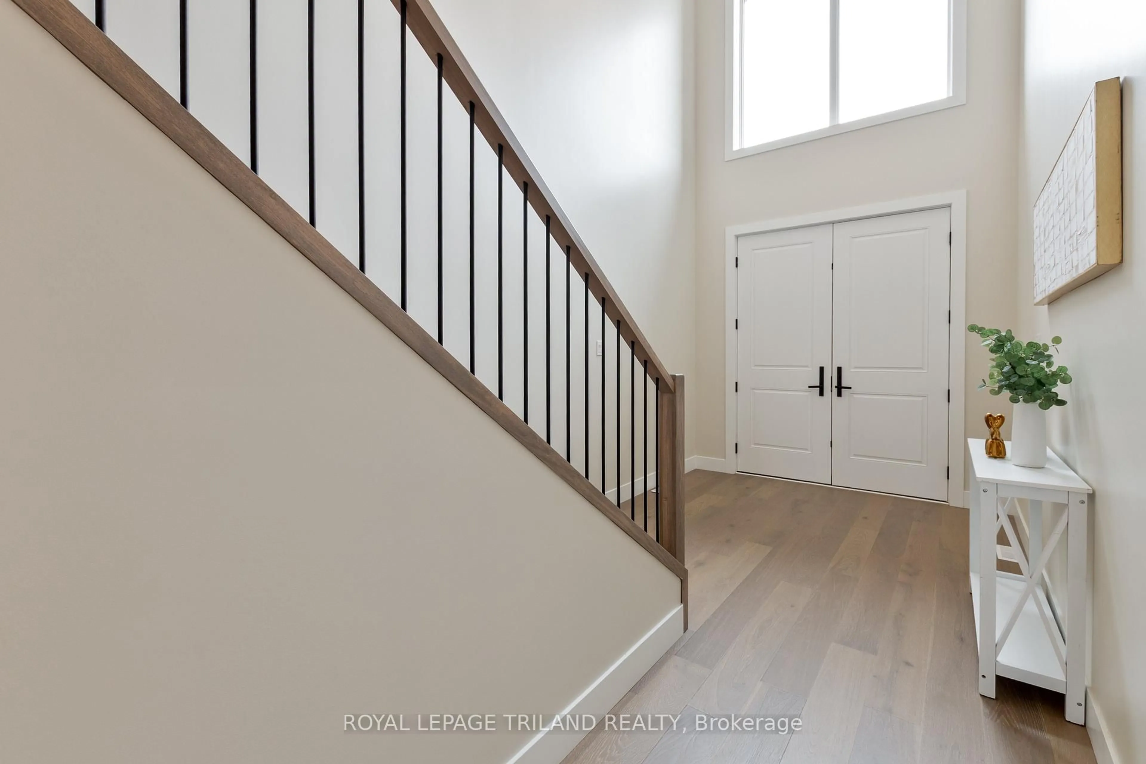Indoor entryway for 3931 Big Leaf Tr, London South Ontario N6P 0A3