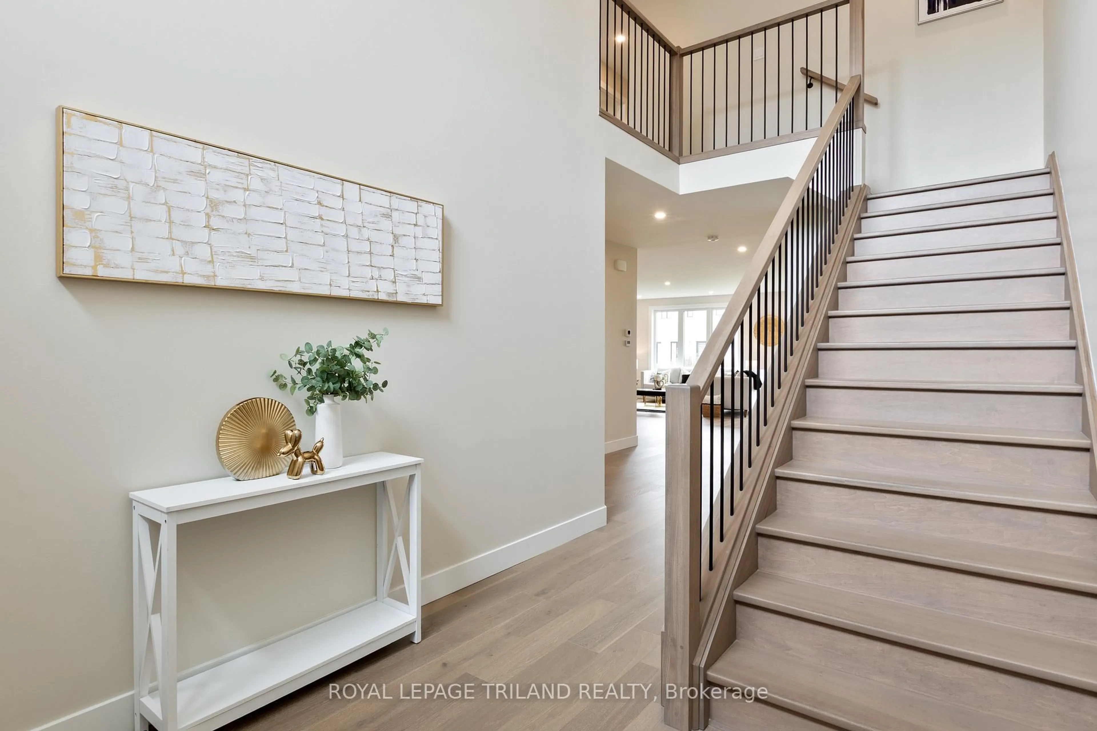 Indoor entryway for 3931 Big Leaf Tr, London South Ontario N6P 0A3