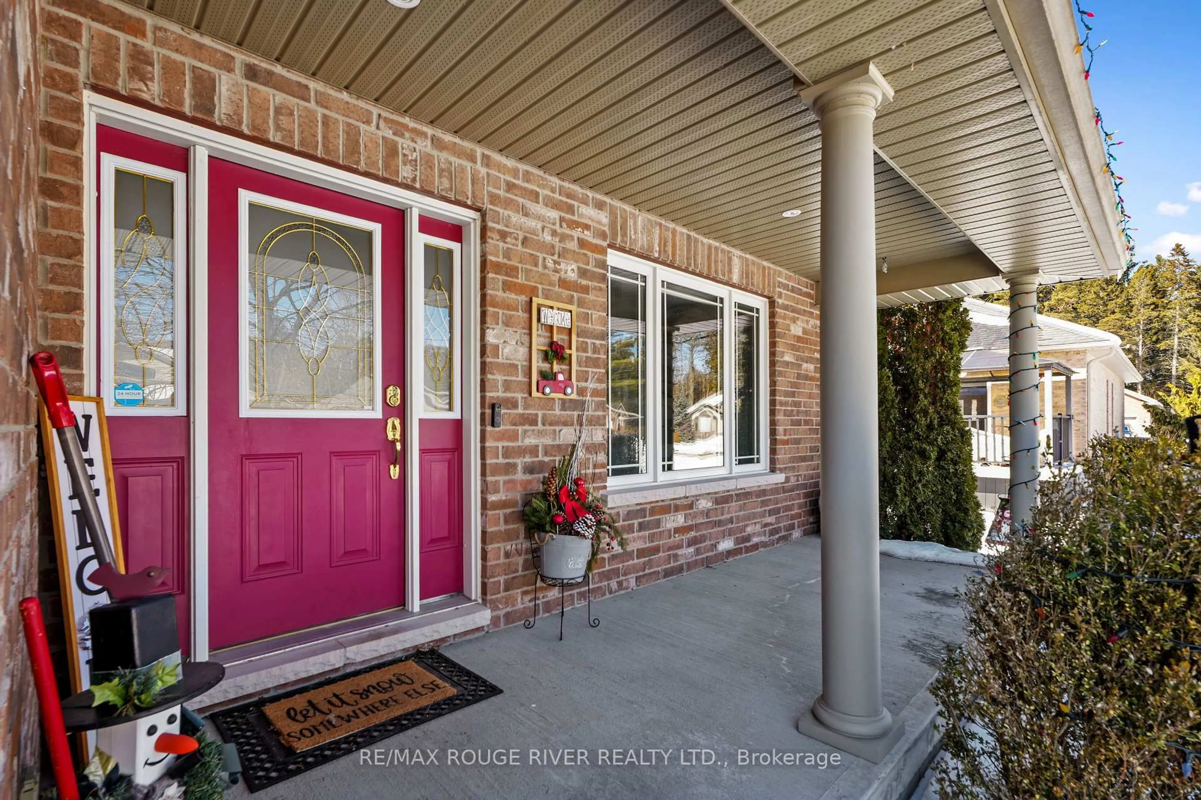 Indoor entryway for 14 Algonquin Ave, Brighton Ontario K0K 1H0