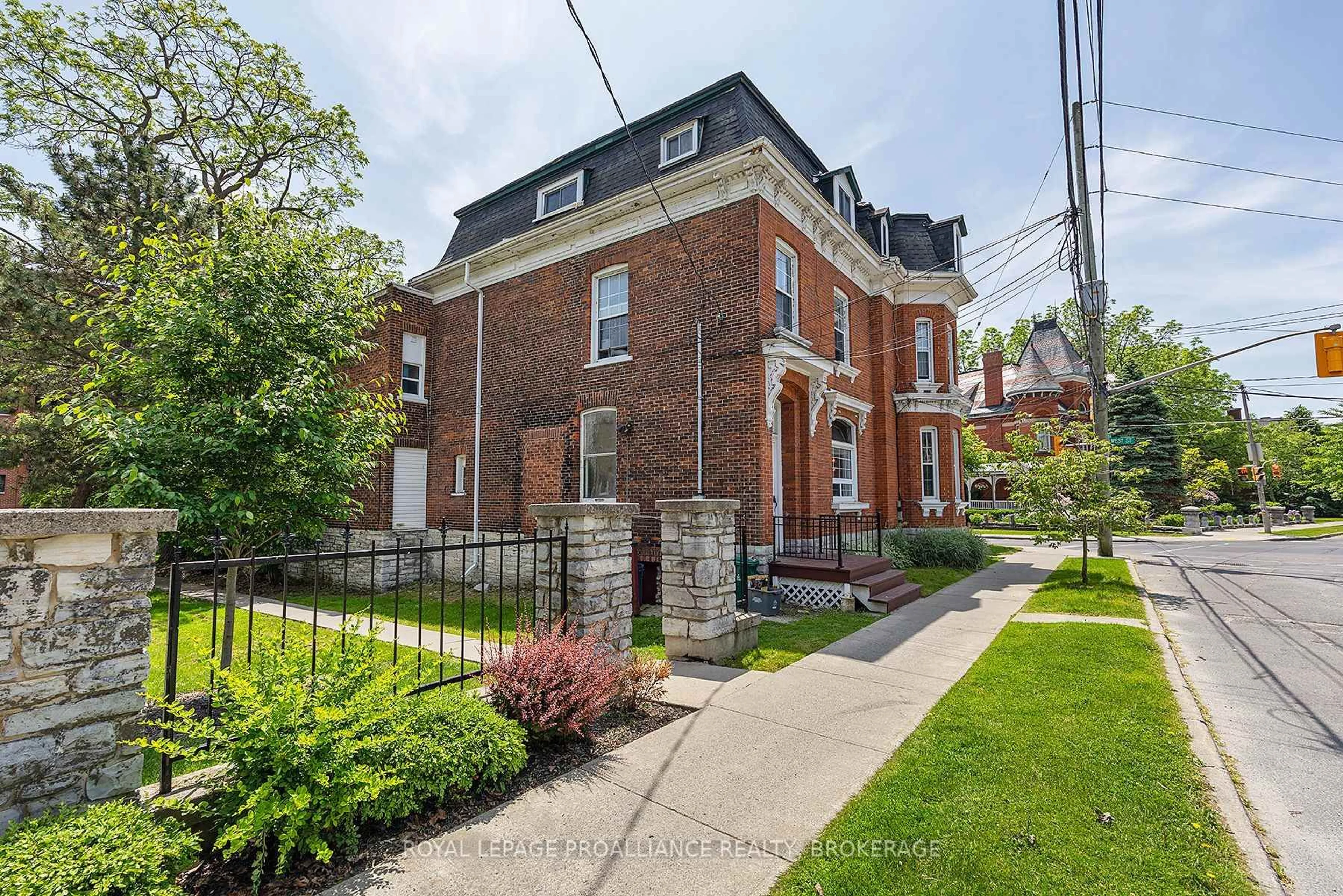 Home with brick exterior material, street for 123 King St, Kingston Ontario K7L 2Z9