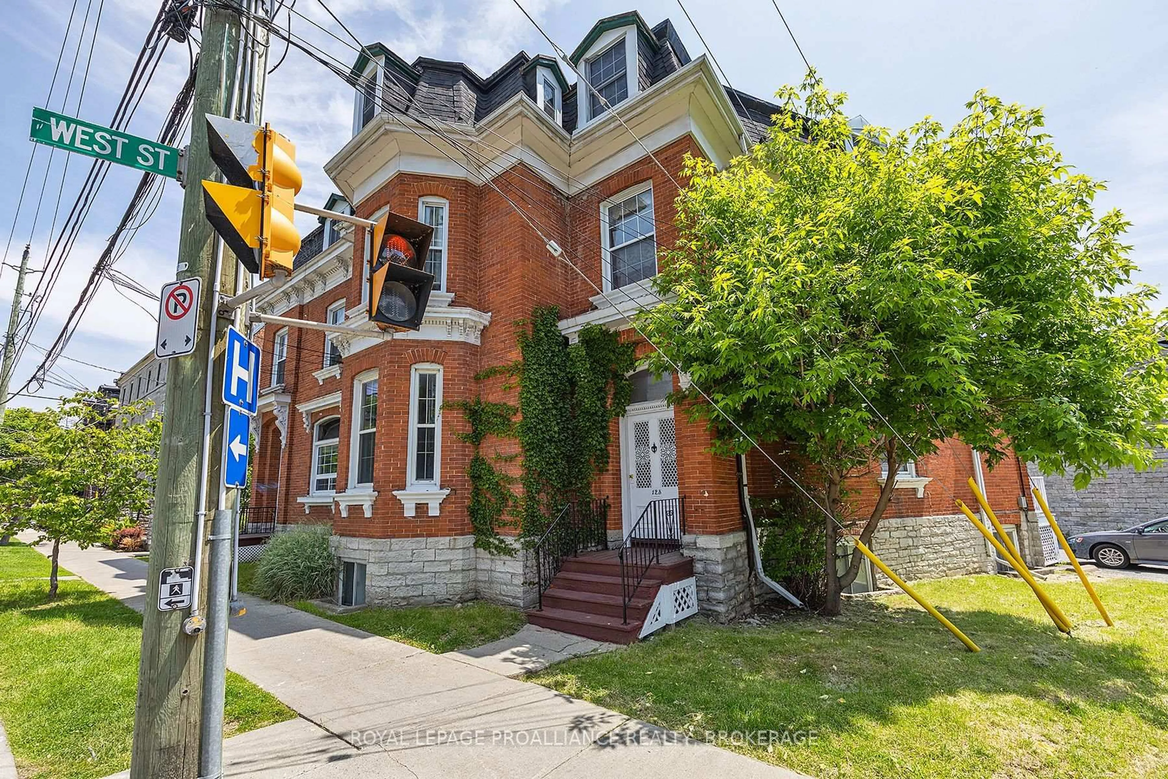 Home with brick exterior material, street for 125 King St, Kingston Ontario K7L 2Z9