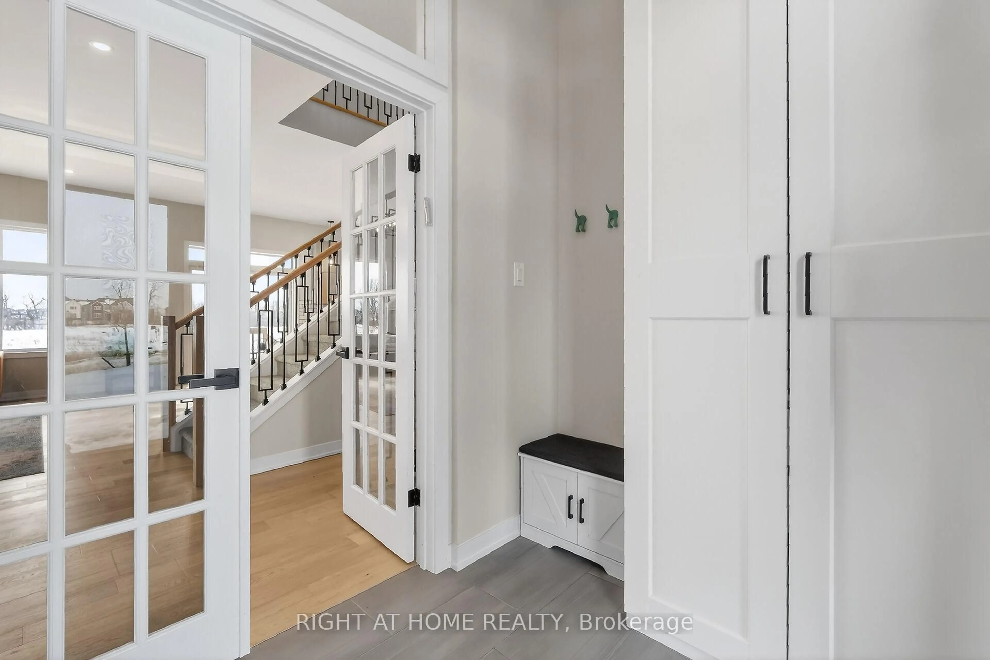 Indoor entryway for 511 Elation Hts, Barrhaven Ontario K2J 7M7