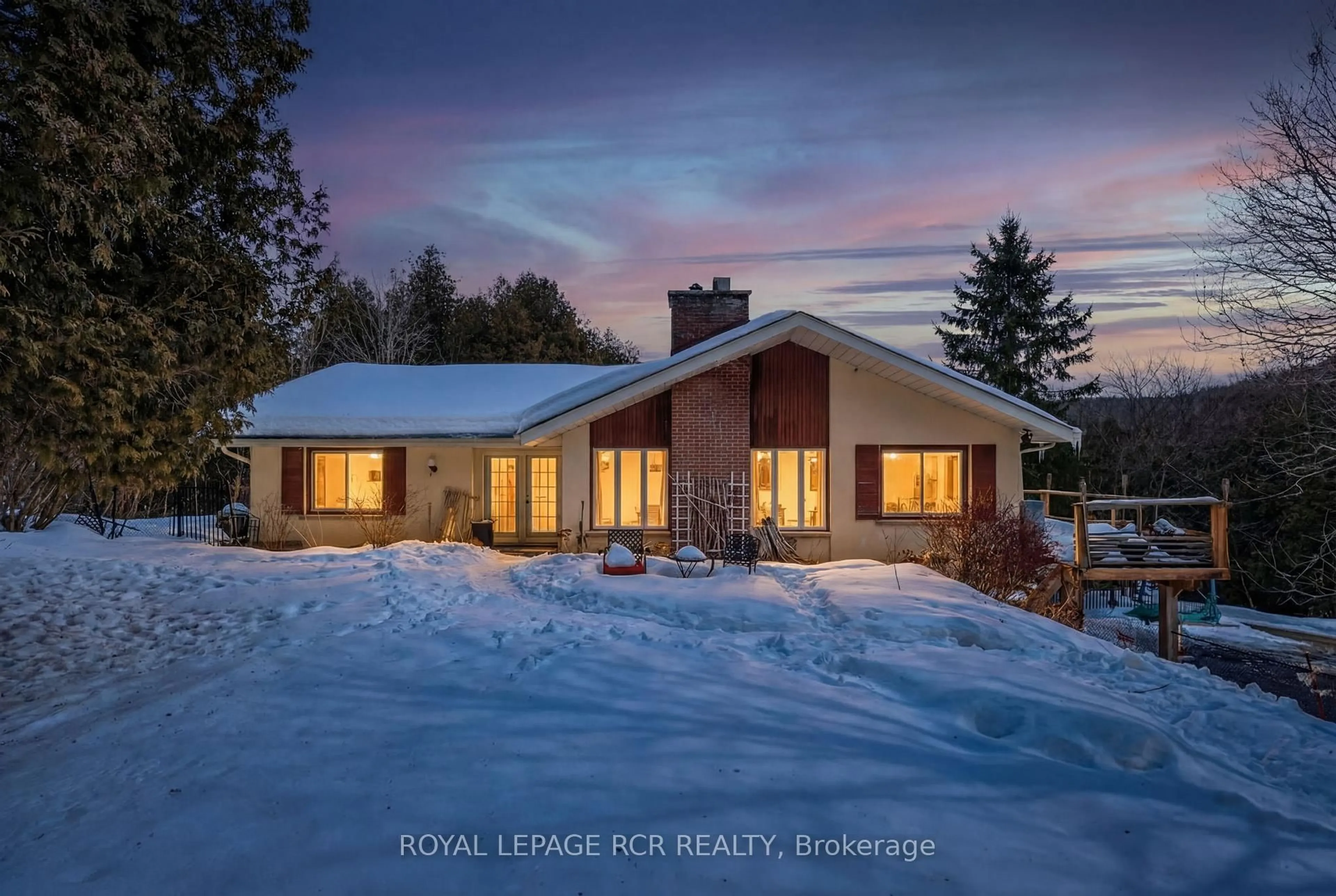 A pic from outside/outdoor area/front of a property/back of a property/a pic from drone, unknown for 307209 Hockley Rd, Mono Ontario L9W 6M8