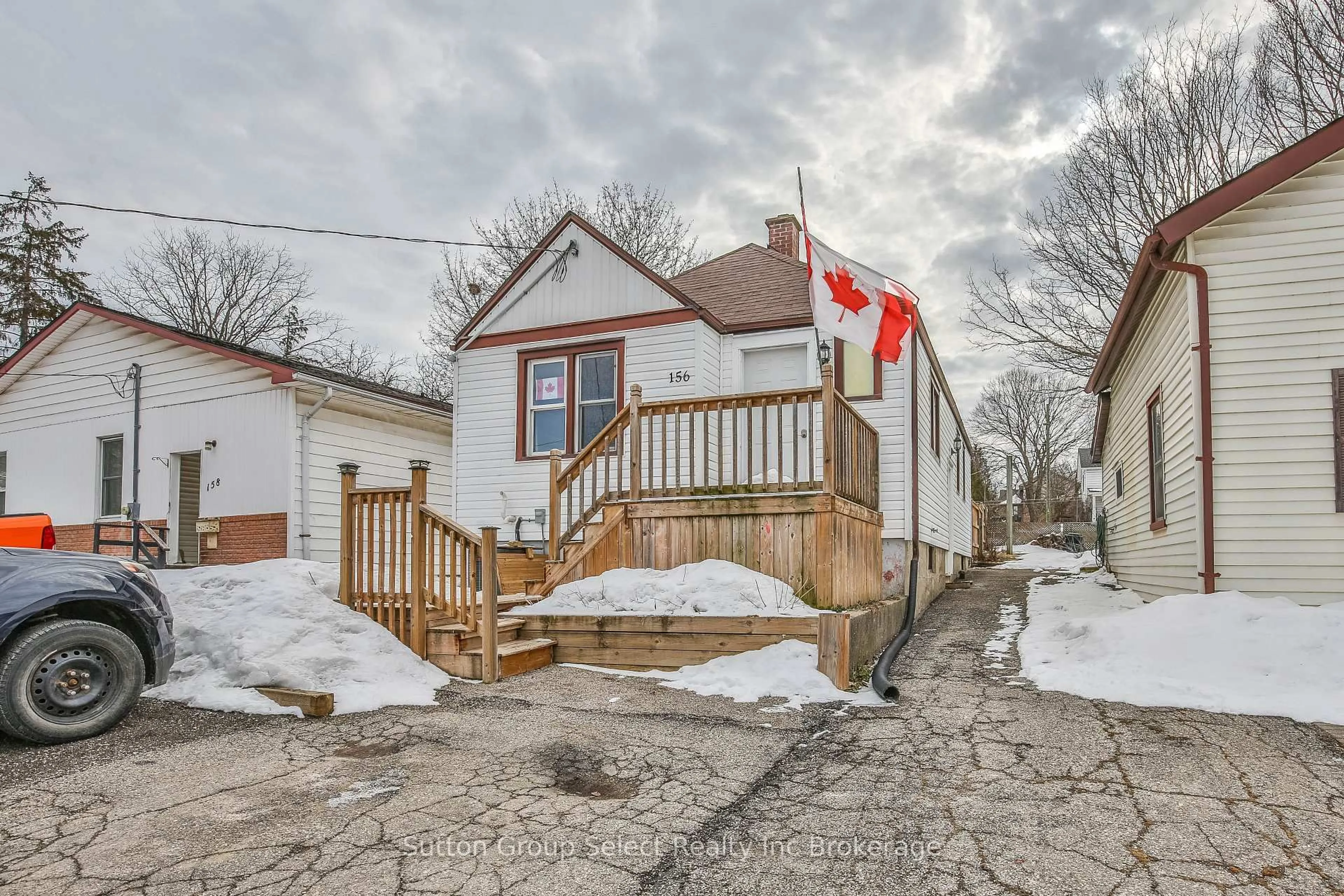 Unknown for 156 Charles St, Ingersoll Ontario N5C 1K2