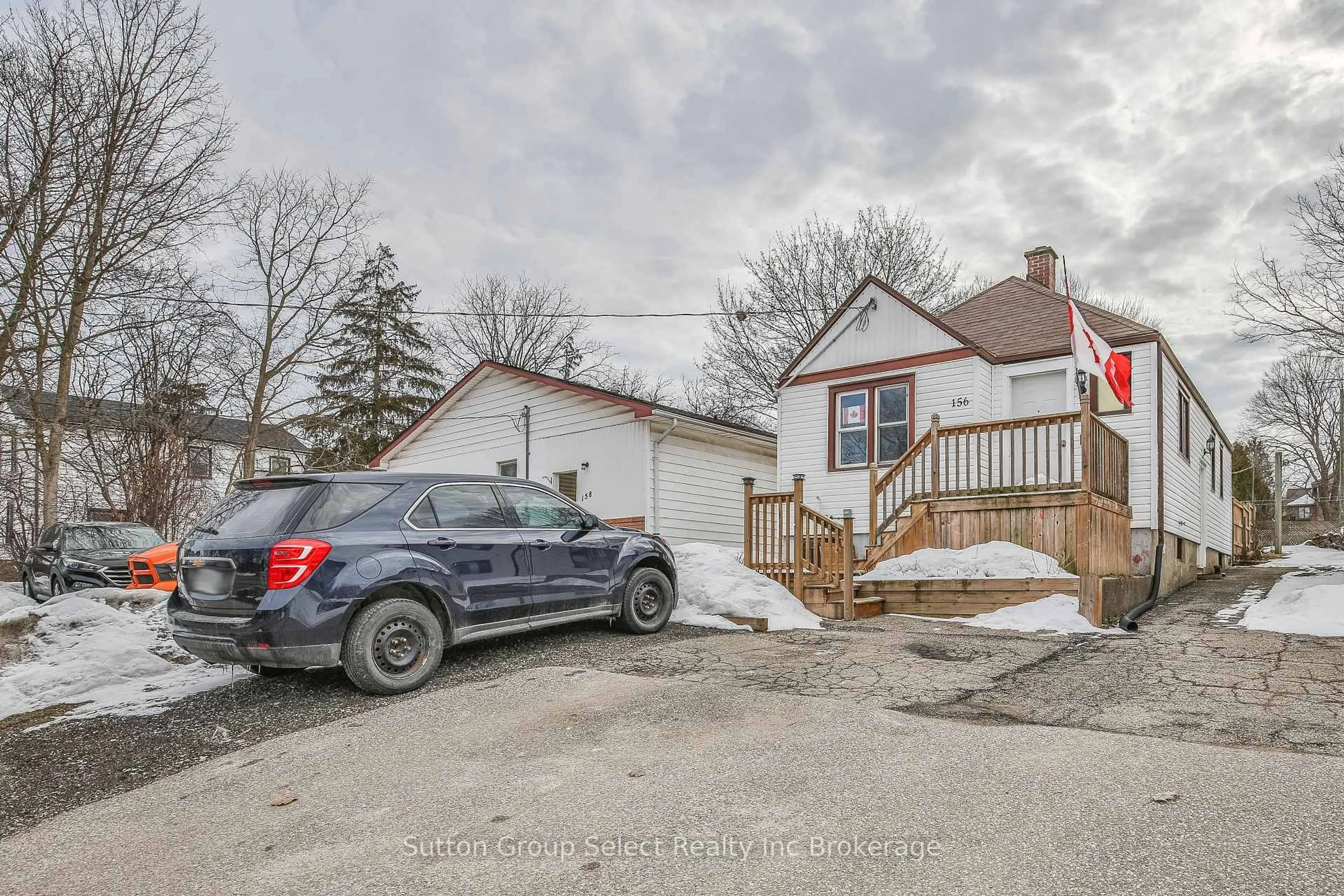 A pic from outside/outdoor area/front of a property/back of a property/a pic from drone, street for 156 Charles St, Ingersoll Ontario N5C 1K2