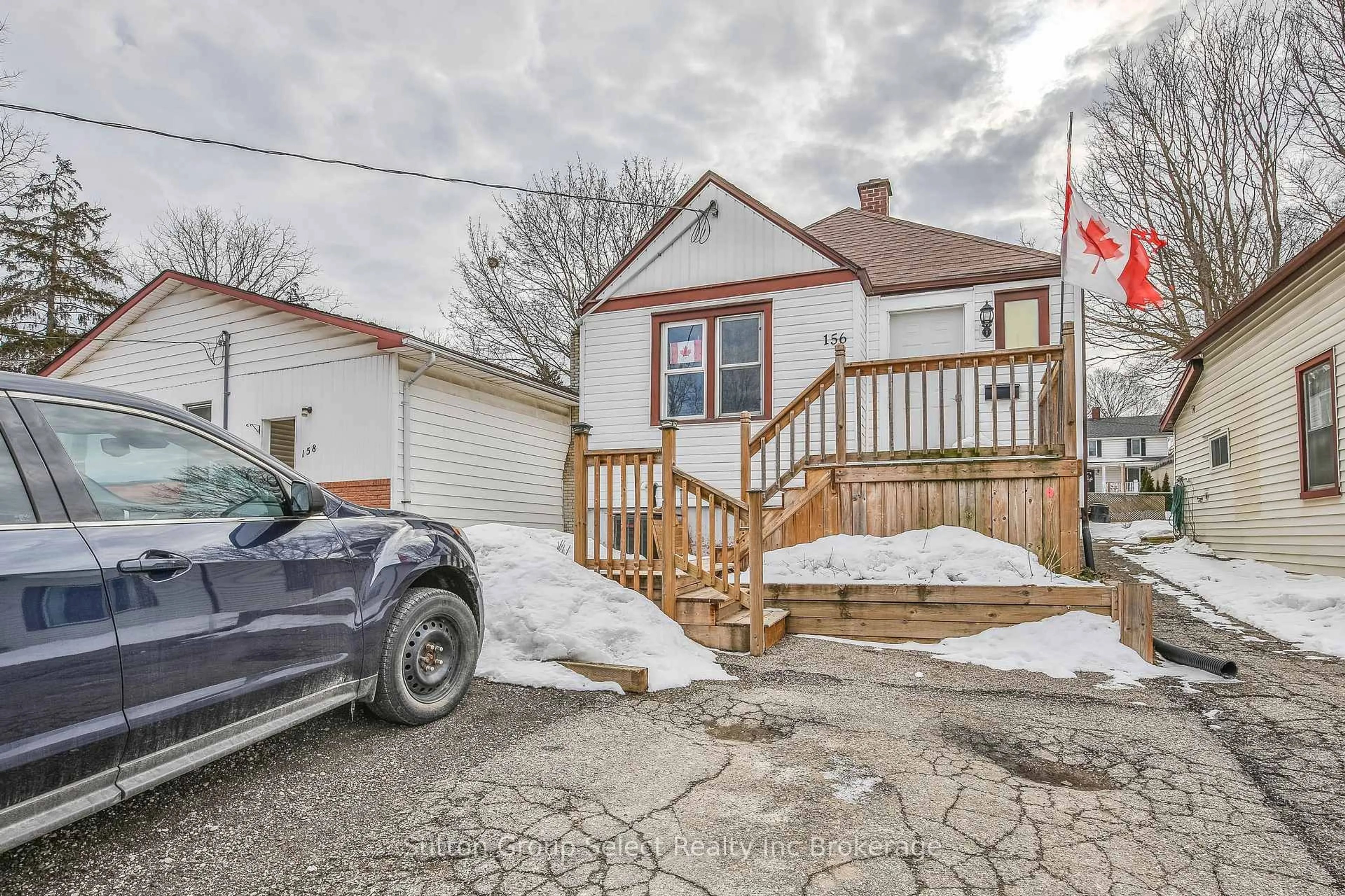 Unknown for 156 Charles St, Ingersoll Ontario N5C 1K2