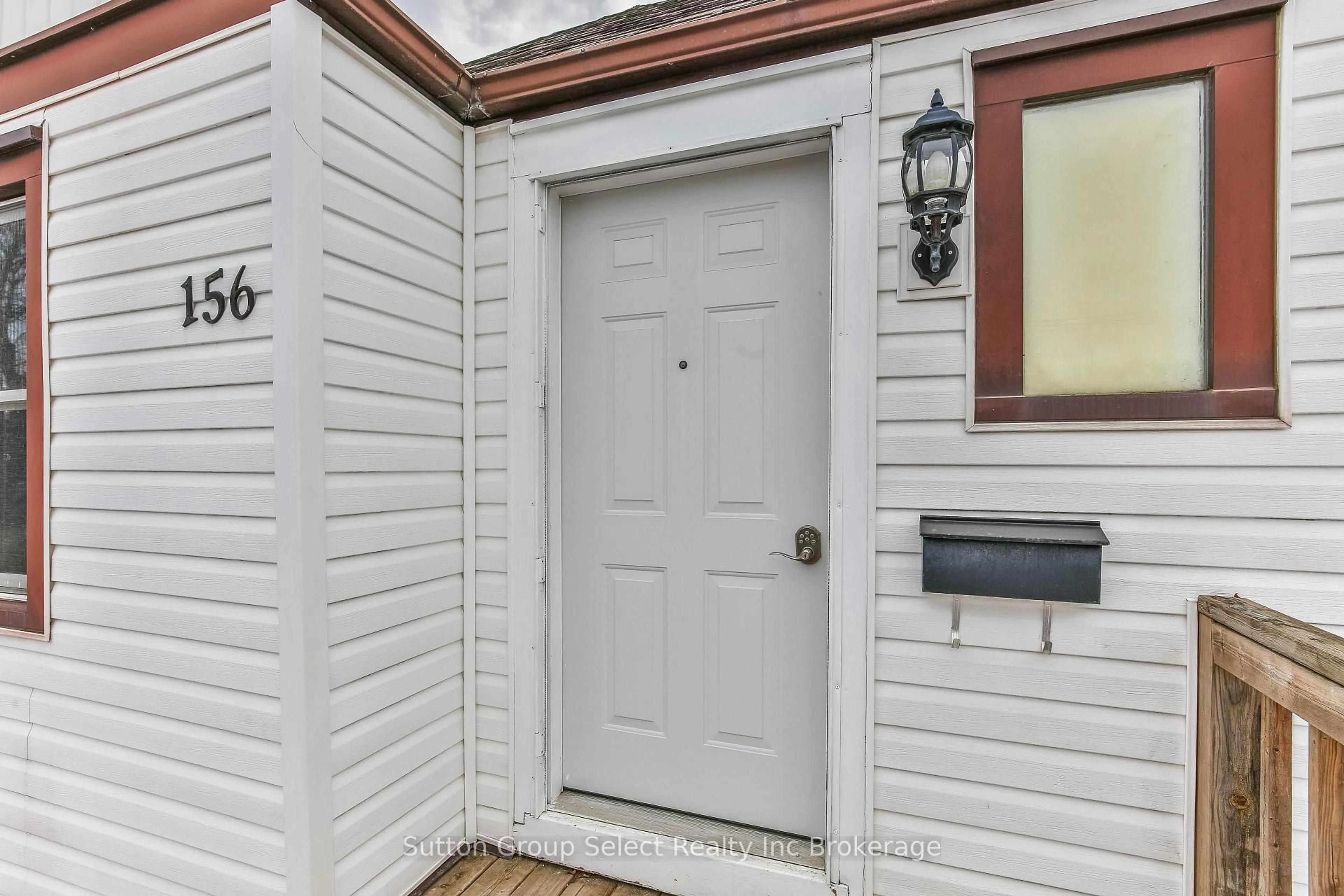 Unknown for 156 Charles St, Ingersoll Ontario N5C 1K2