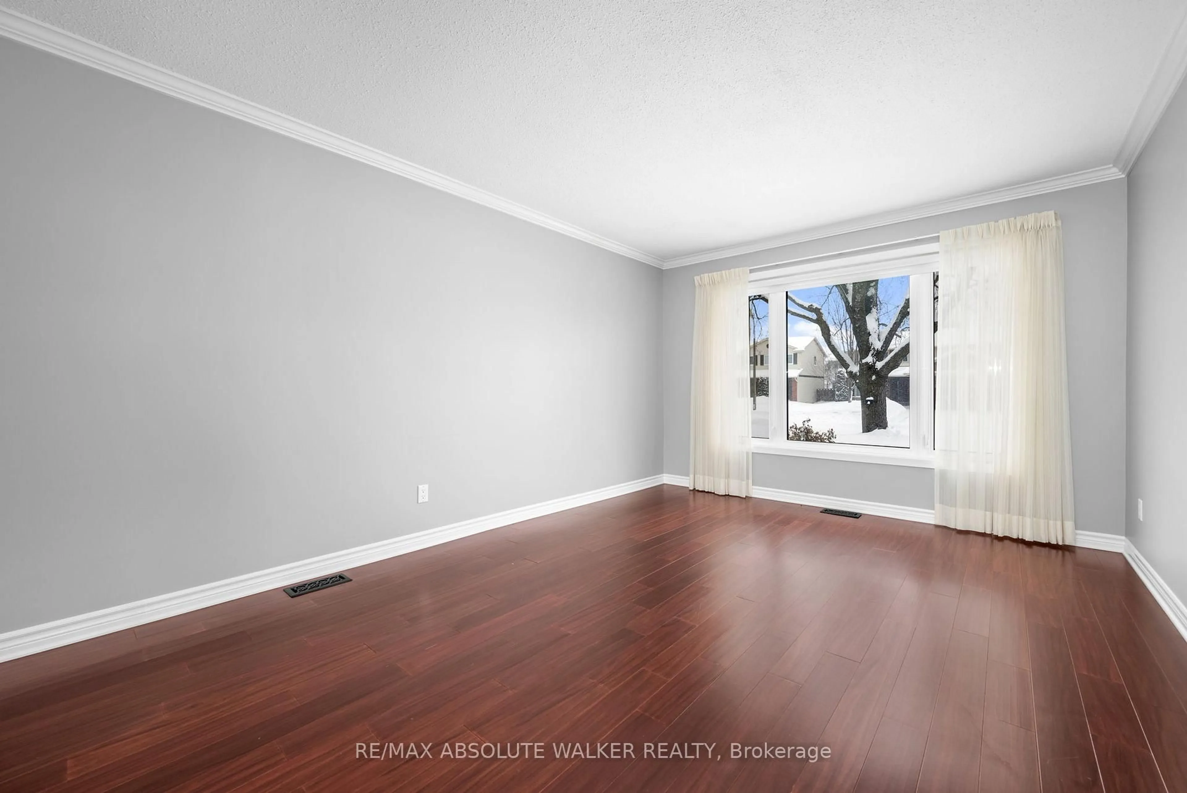 A pic of a room for 944 Raftsman Lane, Orleans Ontario K1C 2V8